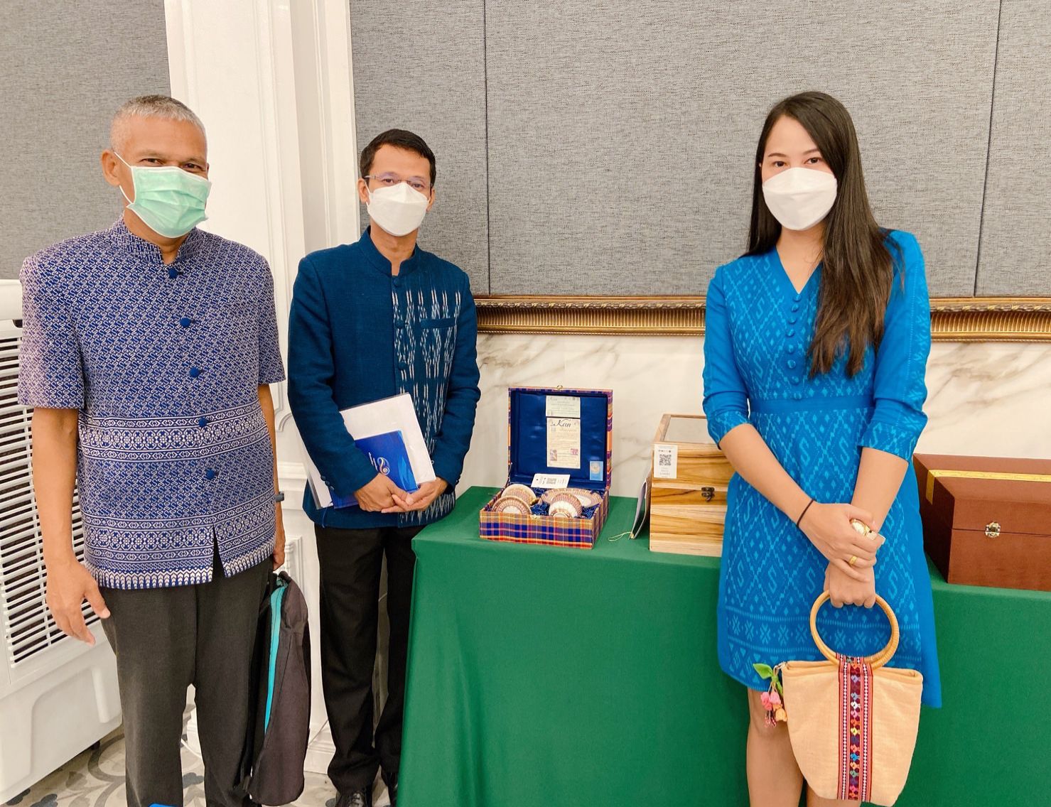 CDD KAN News : พช. กาญจน์ สืบสานแนวพระดำริ ‘เจ้าฟ้าสิริวัณณวรีฯ’ ร่วมกิจกรรมการประกวดผ้าลายพระราชทาน “ผ้าขิดลายนารีรัตนราชกัญญา” ชิงรางวัลพระราชทาน ประจำปี 2565