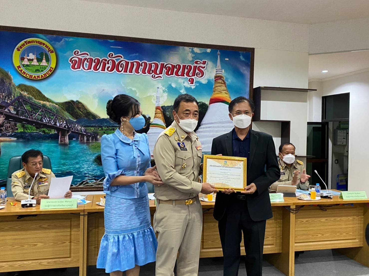 ? CDD KAN News : พช.กาญจน์ ประกาศผลสำเร็จการดำเนินงานขจัดความยากจนและพัฒนาคนทุกช่วงวัยอย่างยั่งยืนตามหลักปรัชญาของเศรษฐกิจพอเพียงจังหวัดกาญจนบุรี