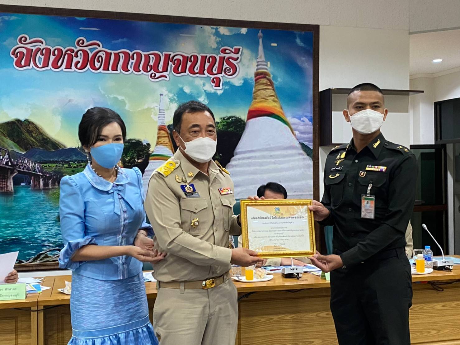 ? CDD KAN News : พช.กาญจน์ ประกาศผลสำเร็จการดำเนินงานขจัดความยากจนและพัฒนาคนทุกช่วงวัยอย่างยั่งยืนตามหลักปรัชญาของเศรษฐกิจพอเพียงจังหวัดกาญจนบุรี