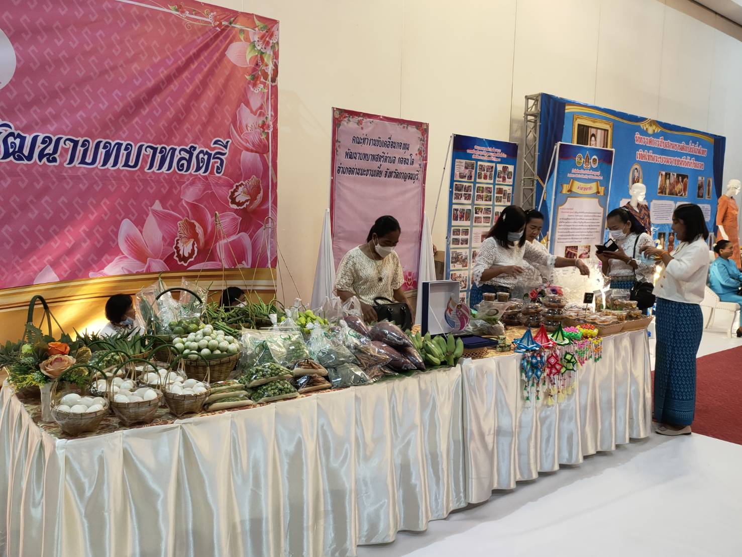 CDD KAN News : พช.กาญจน์ จัดงานโครงการรวมพลังสตรีกาญจน์ สืบสานงานศิลป์ผ้าถิ่นไทยเทิดไท้พระบรมราชชนนีพันปีหลวง