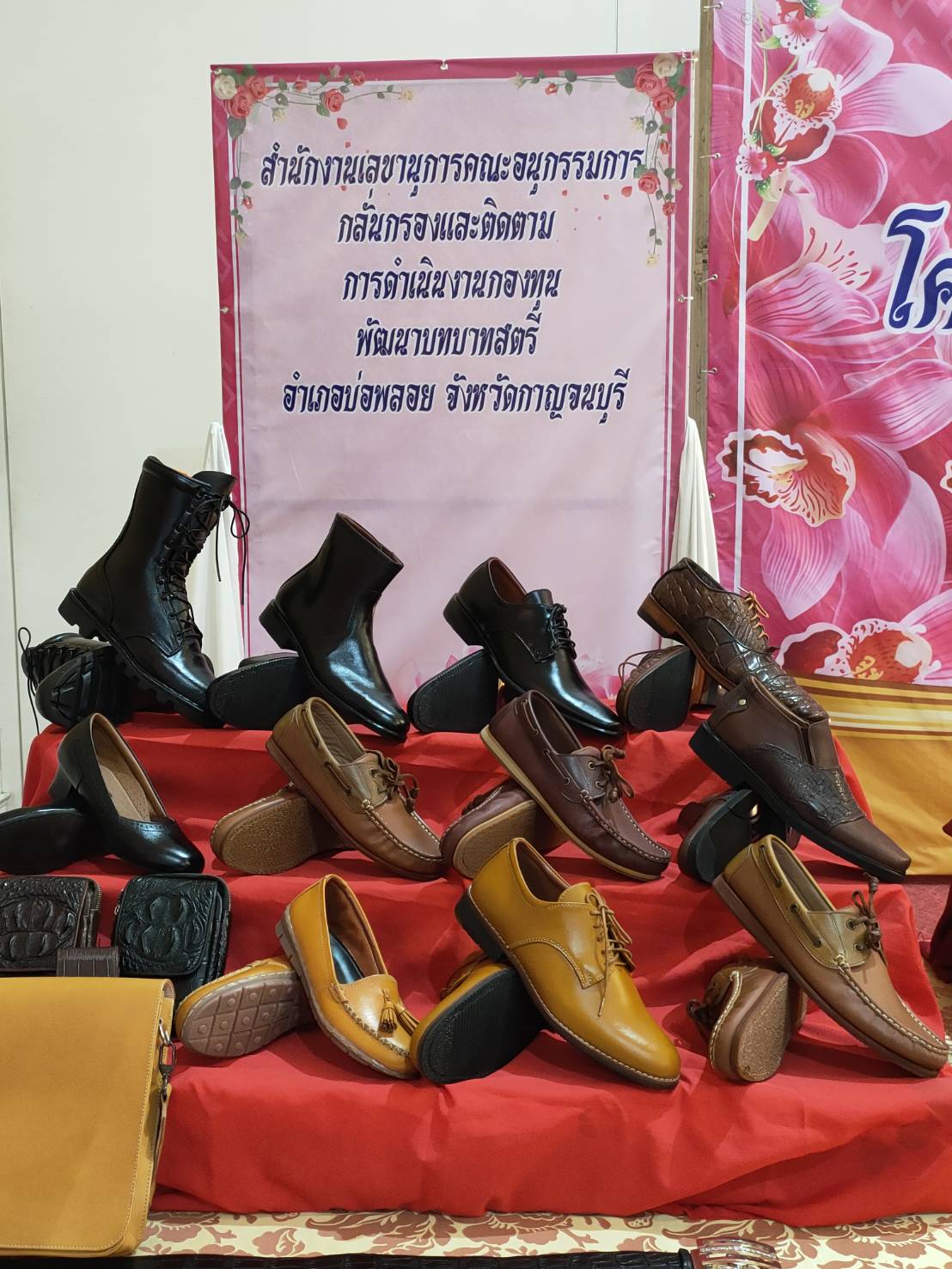 CDD KAN News : พช.กาญจน์ จัดงานโครงการรวมพลังสตรีกาญจน์ สืบสานงานศิลป์ผ้าถิ่นไทยเทิดไท้พระบรมราชชนนีพันปีหลวง