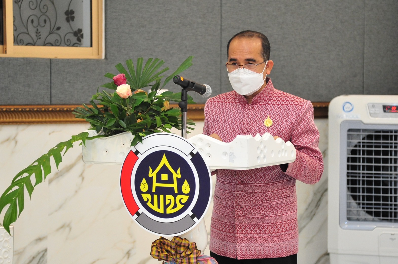 CDD KAN News : พช. กาญจน์ สืบสานแนวพระดำริ ‘เจ้าฟ้าสิริวัณณวรีฯ’ ร่วมกิจกรรมการประกวดผ้าลายพระราชทาน “ผ้าขิดลายนารีรัตนราชกัญญา” ชิงรางวัลพระราชทาน ประจำปี 2565