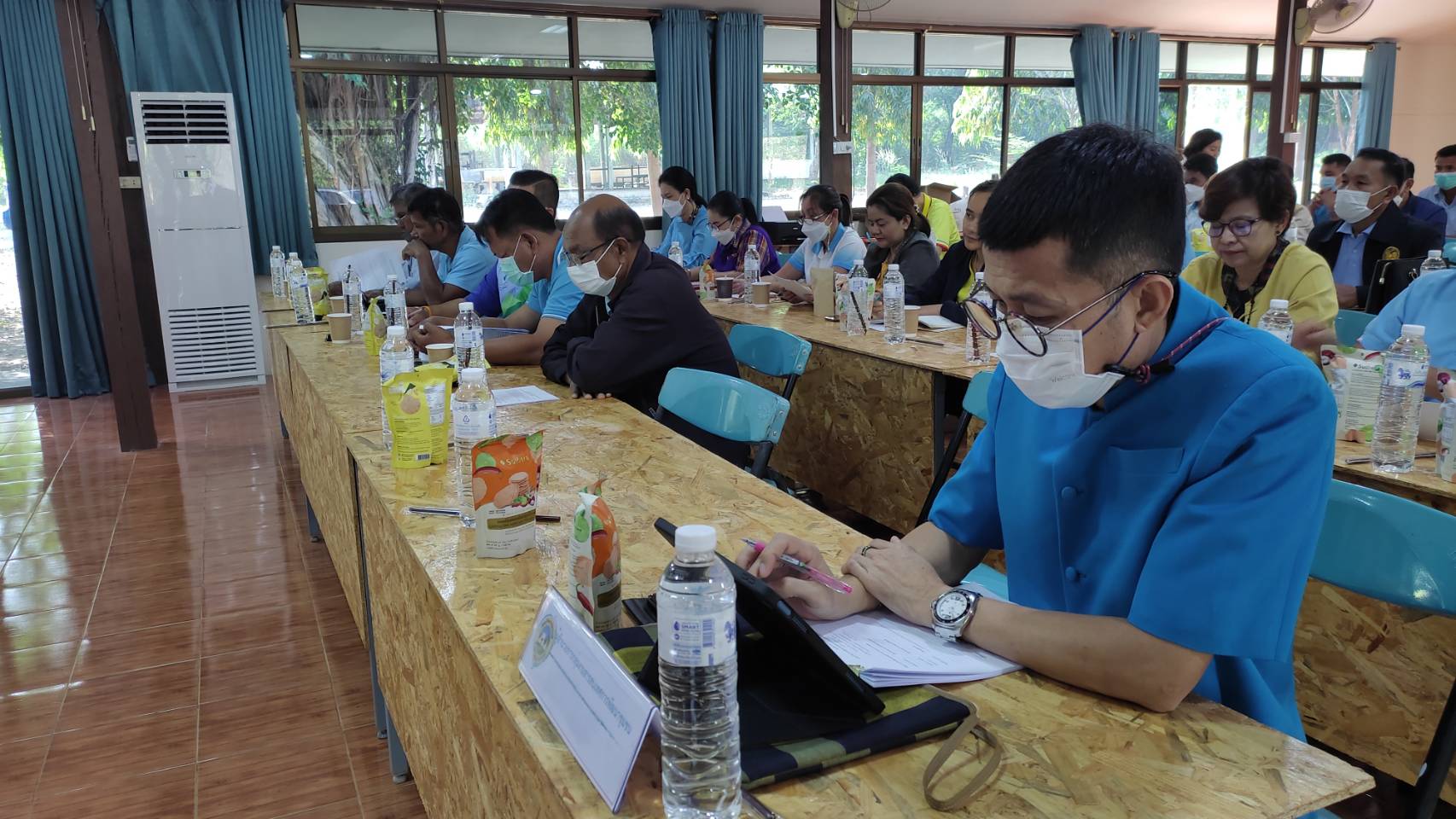 พช. กาญจนบุรี ประชุมป้องกันยาเสพติดแบบเชิงรุกโดยเครือข่ายกองทุนแม่ของแผ่นดิน ด้วย 13 แผนอำเภอ 3 แผนโซน 1แผนจังหวัด ขจัดยาเสพติด
