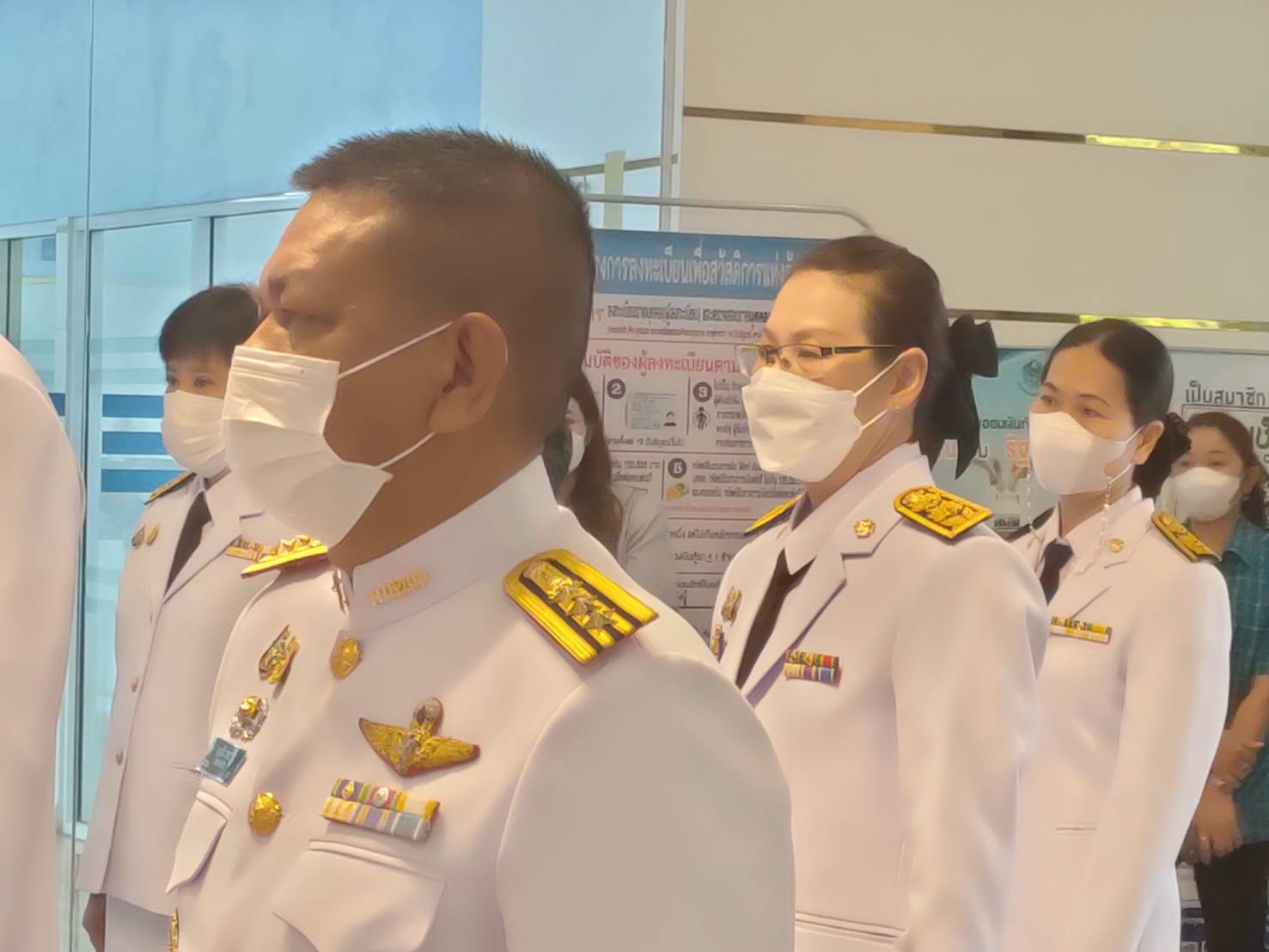 พช. กาญจนบุรี ร่วมพิธีรับหนังสือบทเจริญพระพุทธมนต์ และพิธีรับมอบปฏิทินหลวงพุทธศักราช 2566 พระราชทานสำหรับความสุขปีใหม่