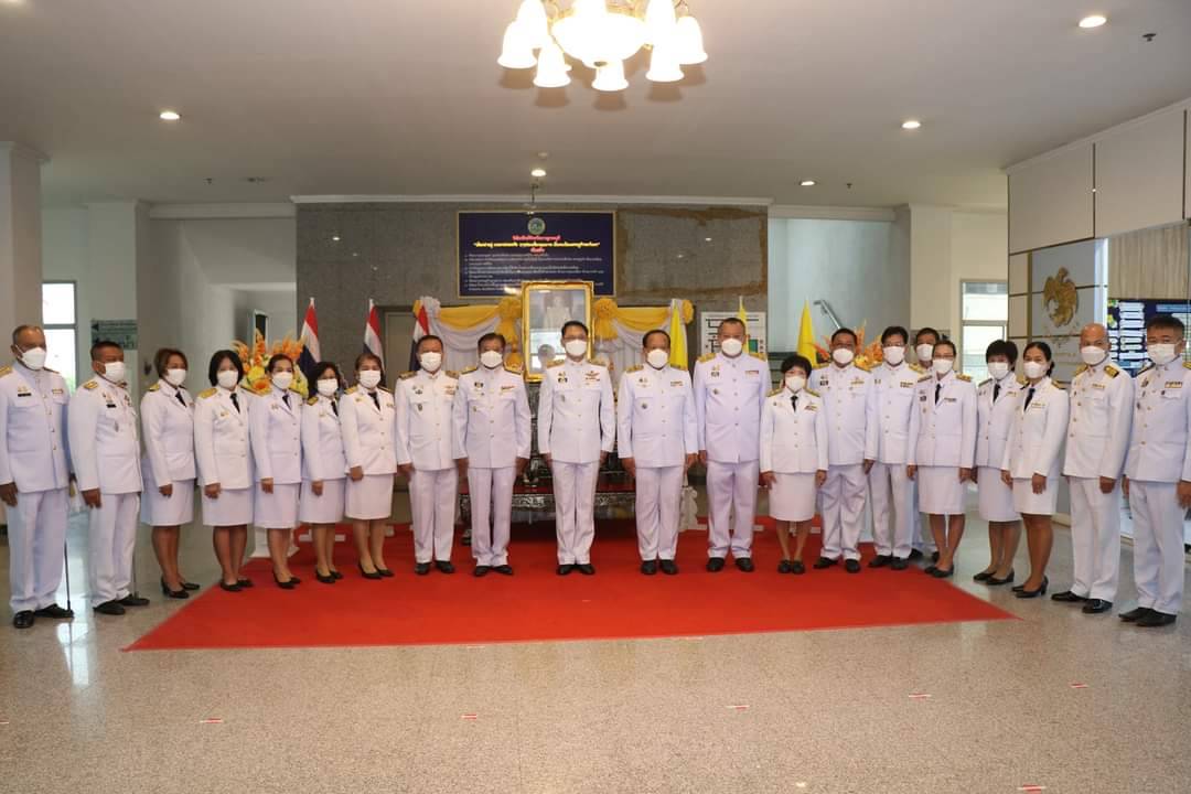 พช. กาญจนบุรี ร่วมพิธีรับหนังสือบทเจริญพระพุทธมนต์ และพิธีรับมอบปฏิทินหลวงพุทธศักราช 2566 พระราชทานสำหรับความสุขปีใหม่