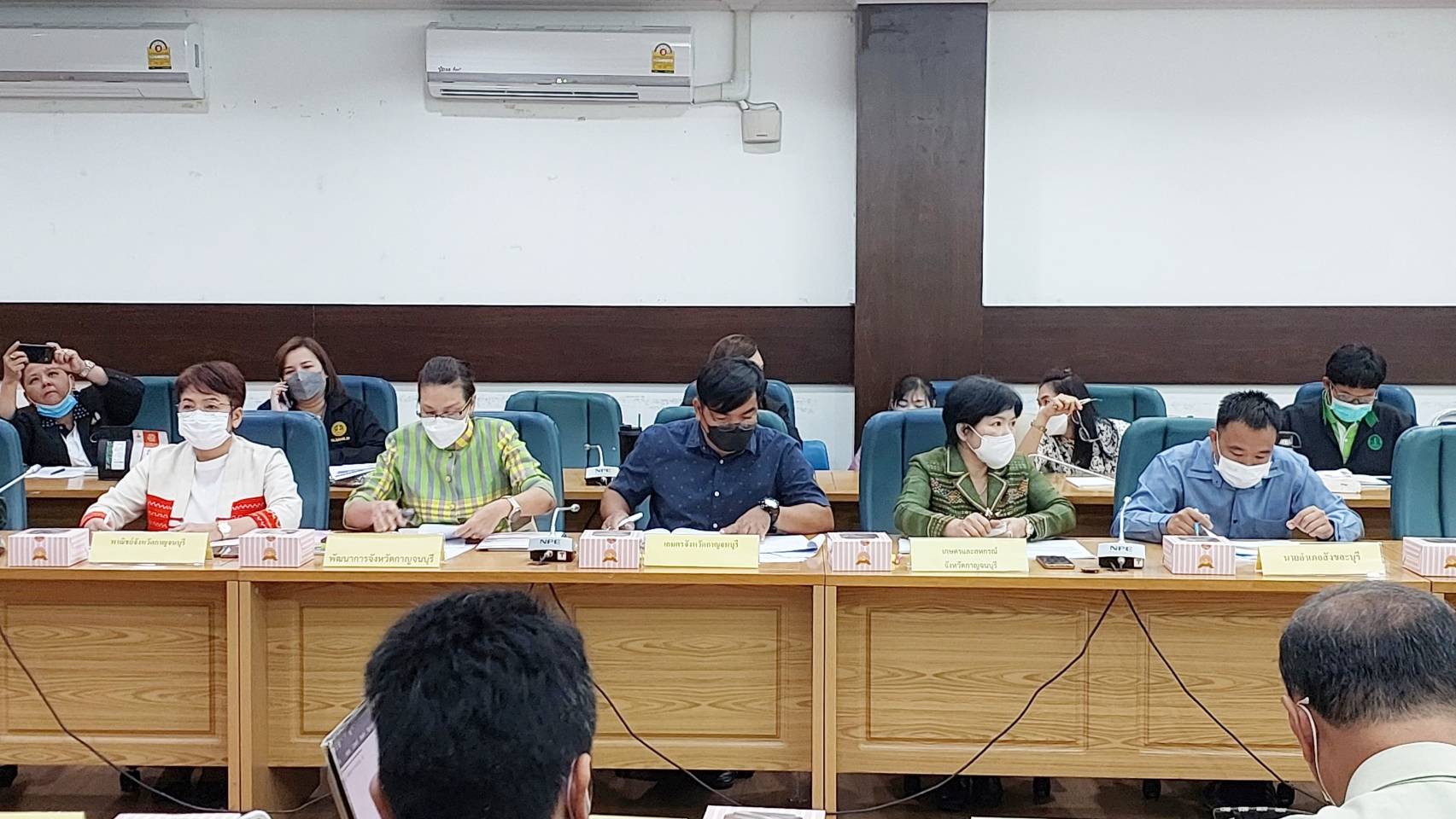 พช. กาญจนบุรี ร่วมประชุมติดตามความคืบหน้าการดำเนินงานโครงการพัฒนาชุมชนในเขตรักษาพันธุ์สัตว์ป่า และอุทยานแห่งชาติจังหวัดกาญจนบุรี ภายใต้มูลนิธิภูบดินทร์ ในพระบรมราชูปถัมภ์ “