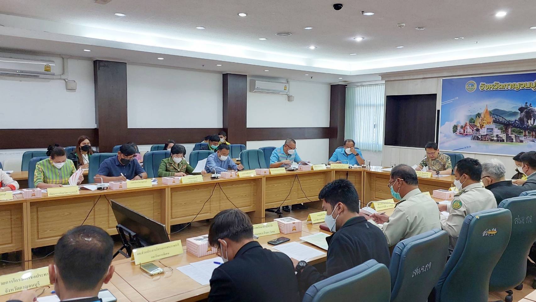 พช. กาญจนบุรี ร่วมประชุมติดตามความคืบหน้าการดำเนินงานโครงการพัฒนาชุมชนในเขตรักษาพันธุ์สัตว์ป่า และอุทยานแห่งชาติจังหวัดกาญจนบุรี ภายใต้มูลนิธิภูบดินทร์ ในพระบรมราชูปถัมภ์ “