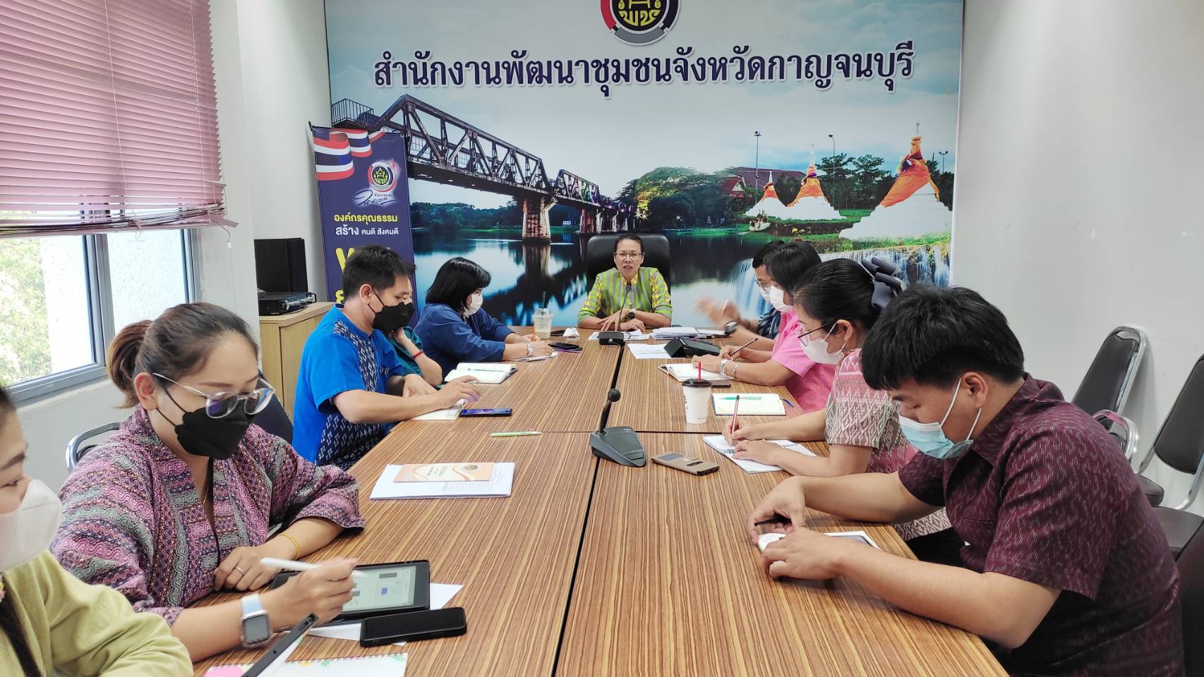 พช. กาญจนบุรี “พร้อมลุย” จัดประชุมวางแผนการดำเนินงานสำนักงานพัฒนาชุมชนจังหวัดกาญจนบุรี