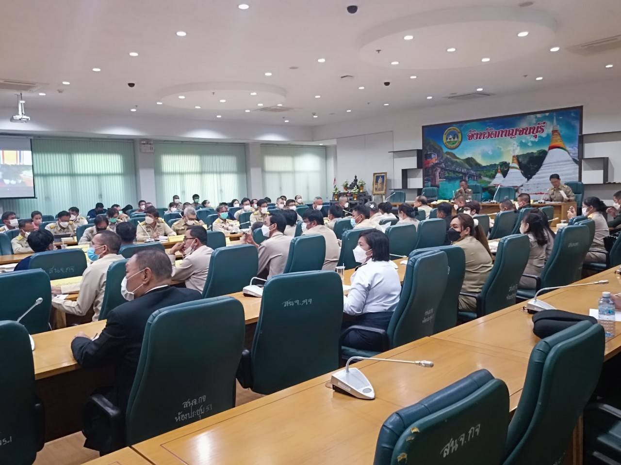 พช.กาญจนบุรี ร่วมประชุมติดตามความคืบหน้าการเตรียมการรับเสด็จ ฯ และติดตามความคืบหน้าการดำเนินงานโครงการพัฒนาชุมชนในเขตรักษาพันธุ์สัตว์ป่าและอุทยานแห่งชาติจังหวัดกาญจนบุรี ภายใต้มูลนิธิภูบดินทร์ ในพระบรมราชูปถัมภ์ “
