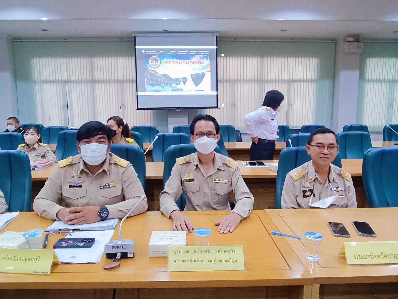 พช.กาญจนบุรี ร่วมประชุมติดตามความคืบหน้าการเตรียมการรับเสด็จ ฯ และติดตามความคืบหน้าการดำเนินงานโครงการพัฒนาชุมชนในเขตรักษาพันธุ์สัตว์ป่าและอุทยานแห่งชาติจังหวัดกาญจนบุรี ภายใต้มูลนิธิภูบดินทร์ ในพระบรมราชูปถัมภ์ “