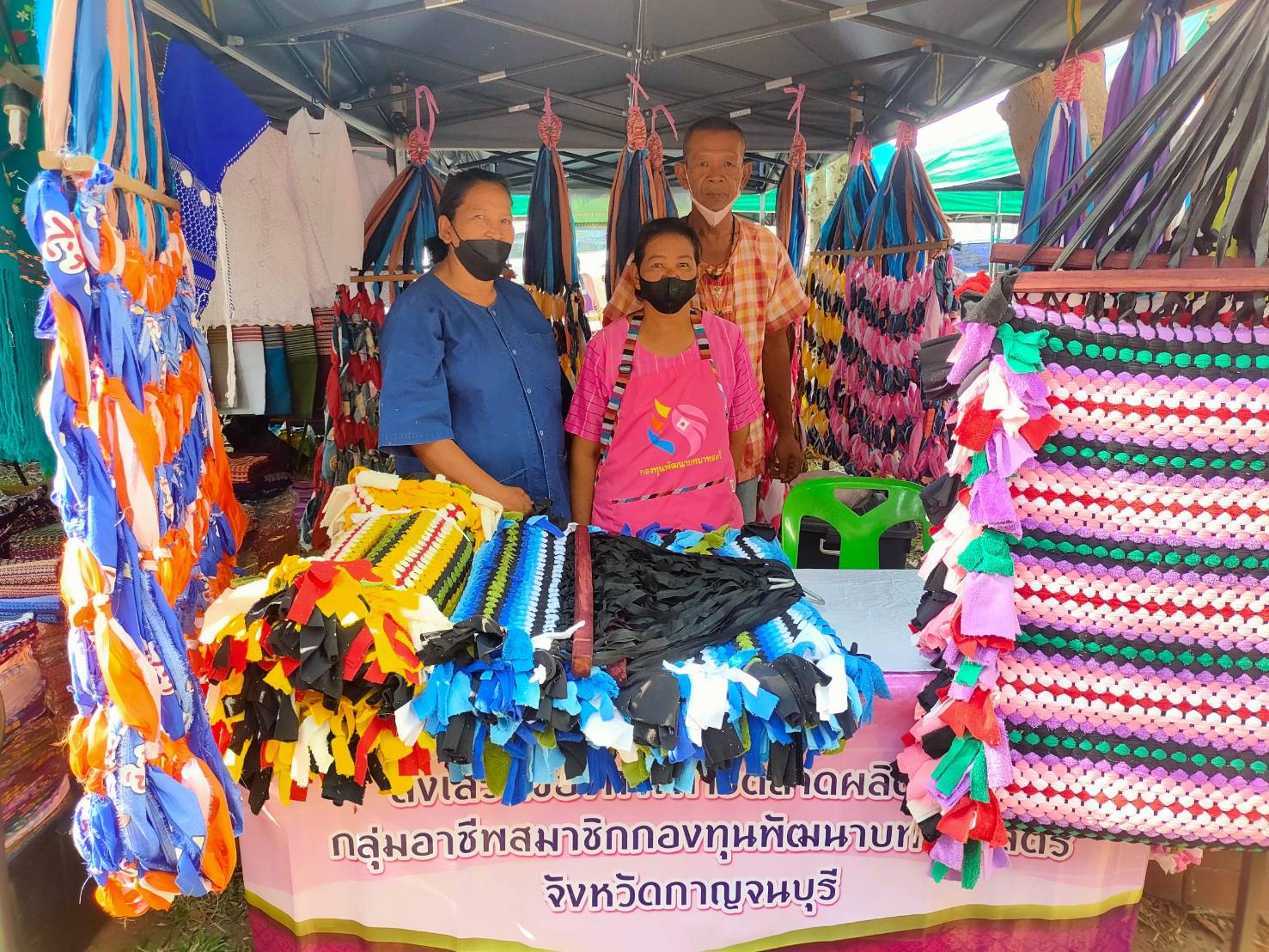 พช.กาญจนบุรี จัดโครงการส่งเสริมช่องทางการตลาดผลิตภัณฑ์กลุ่มอาชีพสมาชิกกองทุนพัฒนาบทบาทสตรี