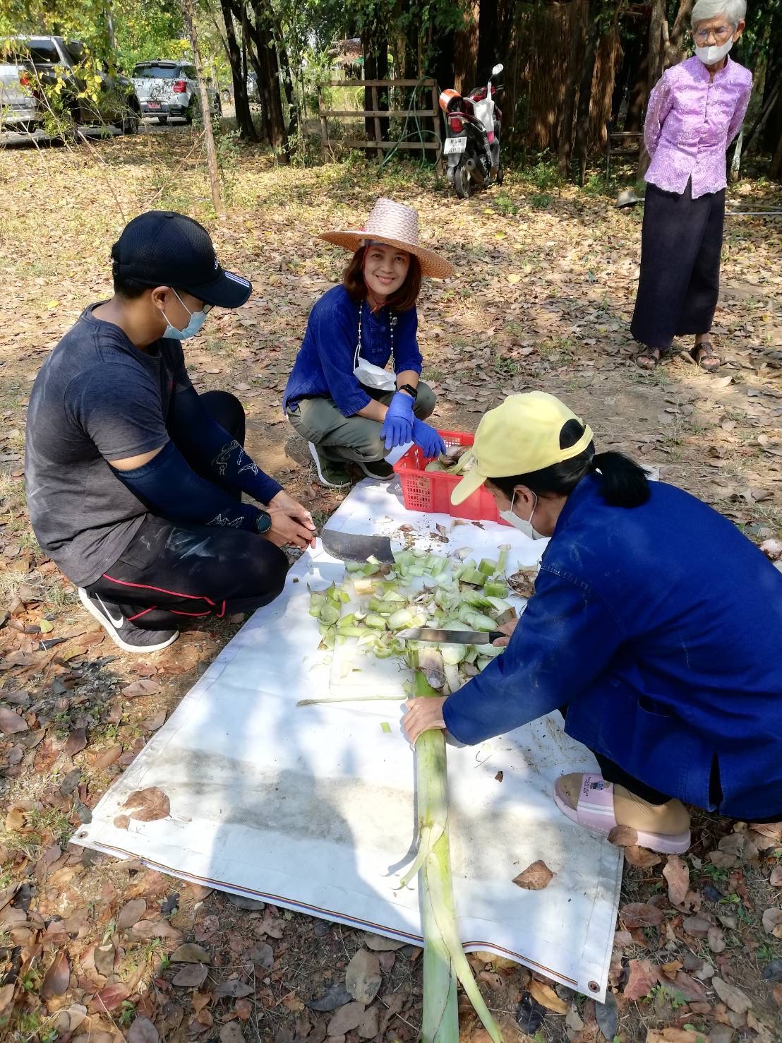 พช.กาญจนบุรี ลุยด้วยใจเพื่อบ้านของเรา “ศูนย์พัฒนาอาชีพหนองบัว กรมการพัฒนาชุมชน”