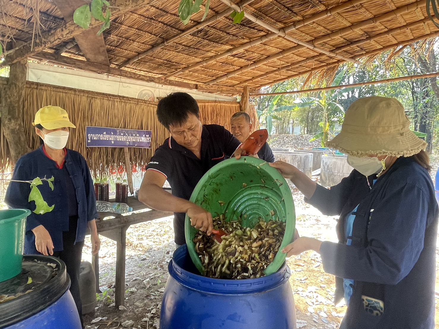 พช.กาญจนบุรี ลุยด้วยใจเพื่อบ้านของเรา “ศูนย์พัฒนาอาชีพหนองบัว กรมการพัฒนาชุมชน”
