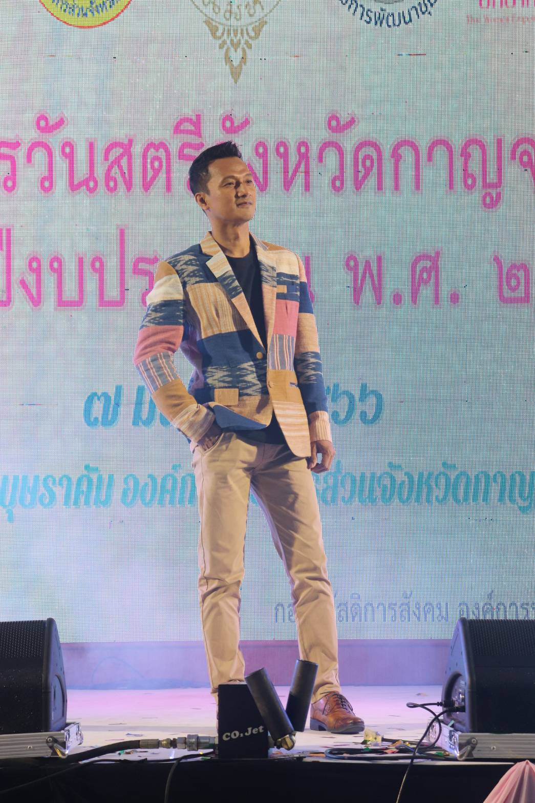 พช.กาญจนบุรีจัดงานสตรีกาญจน์ สวยไฉไลด้วยผ้าไทย ร่วมใจลดขยะ เนื่องในวันสตรีสากล ประจำปี 2566