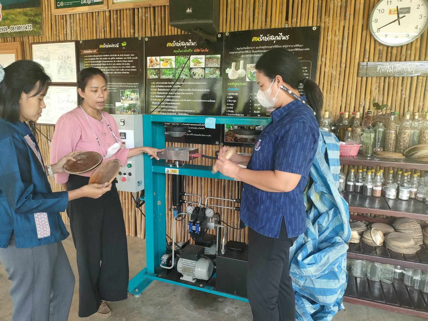 พช.กาญจนบุรี นิเทศ ติดตาม การดำเนินงานของสำนักงานพัฒนาชุมชนอำเภอ ประจำปีงบประมาณ พ.ศ. 2566 รอบไตรมาส 1 – 2