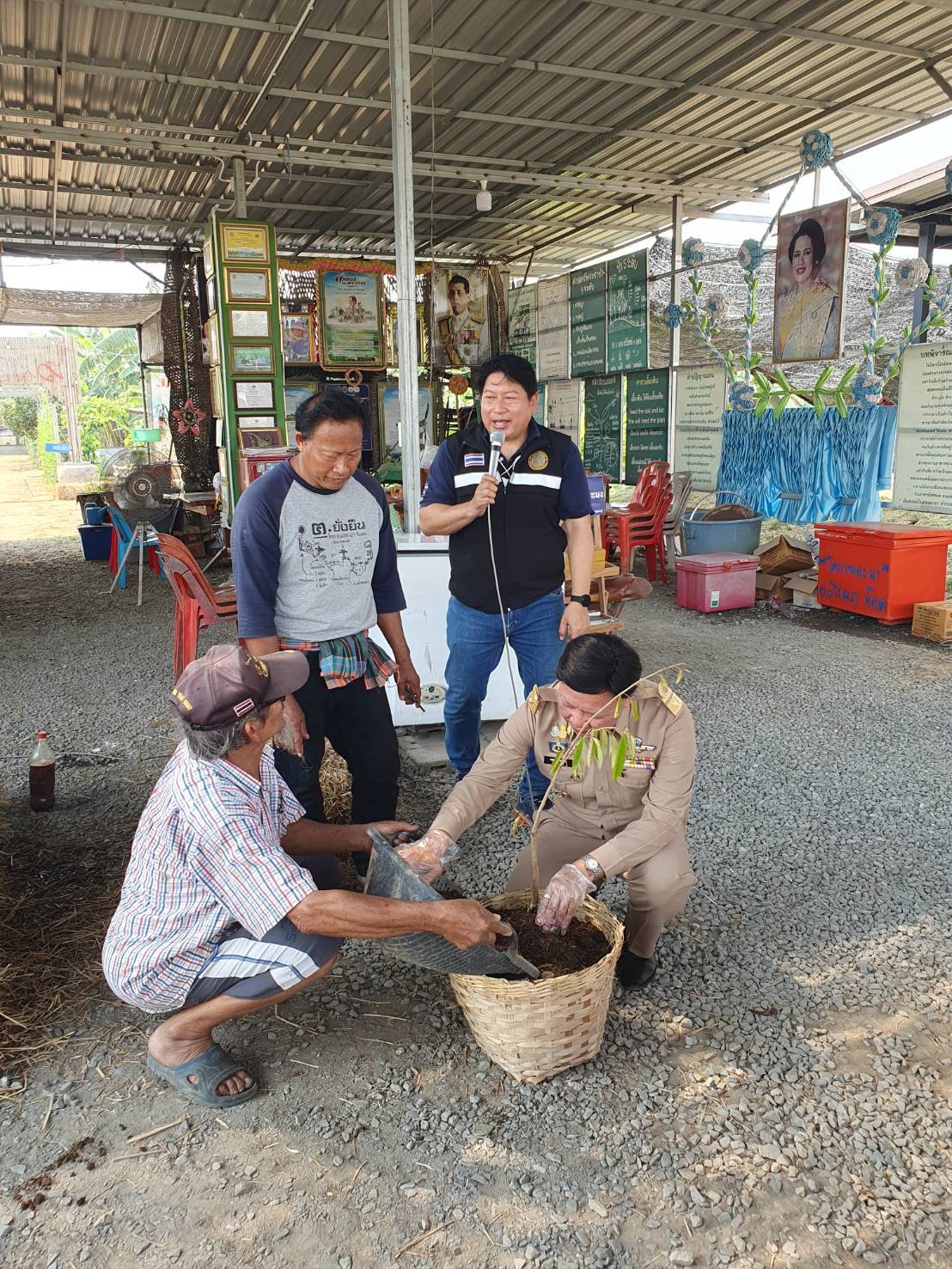 พช.กาญจนบุรี หิ้วปิ่นโตมาเอามื้อสามัคคี สร้างเครือข่ายดี สู่ โคก หนอง นา ที่ยั่งยืน