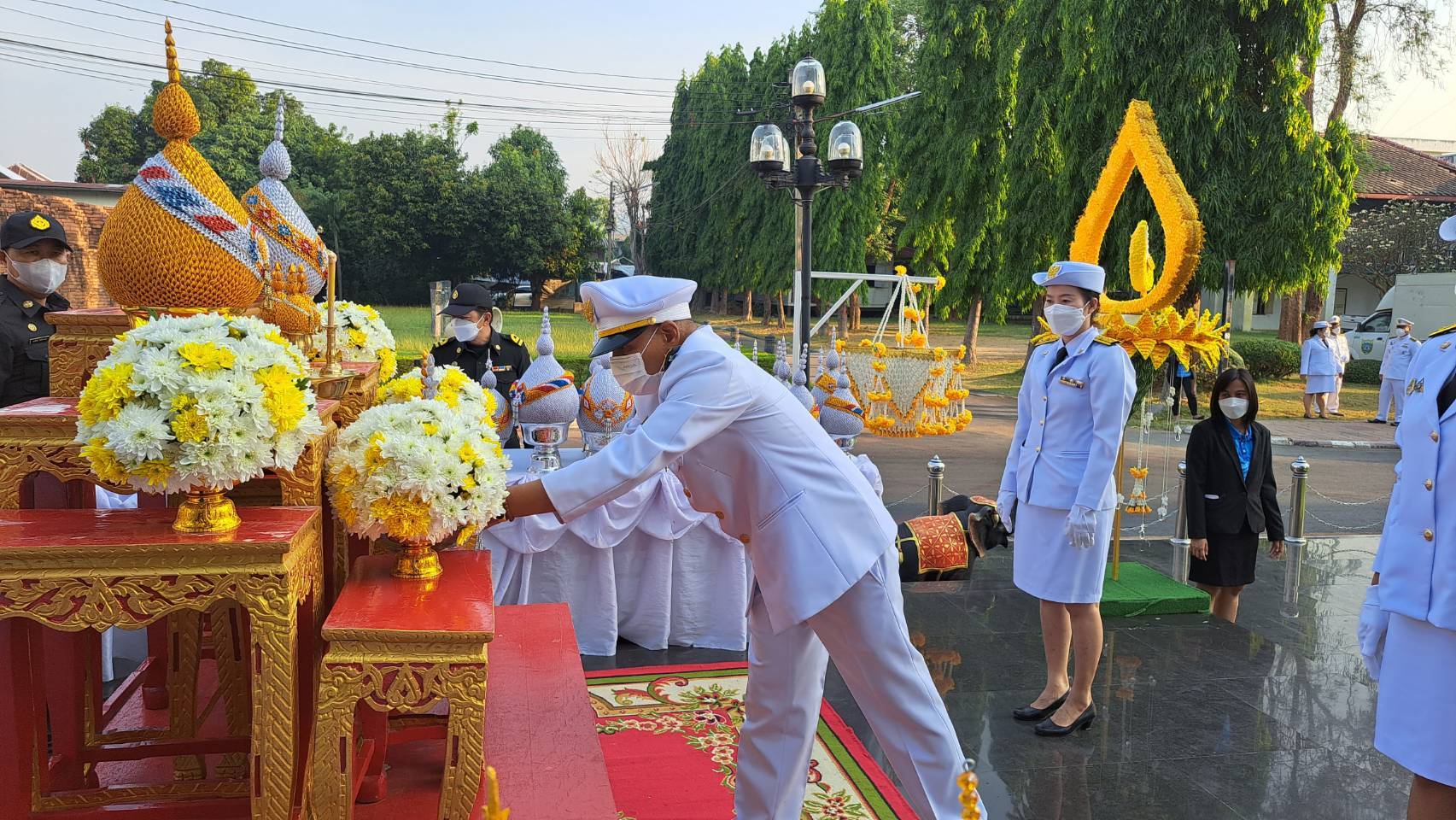 พช.กาญจนบุรี ร่วมถวายราชสักการะ พระบรมราชานุสาวรีย์ พระบาทสมเด็จพระนั่งเกล้าเจ้าอยู่หัว  เนื่องในวันที่ระลึก“พระบาทสมเด็จพระนั่งเกล้าเจ้าอยู่หัว พระมหาเจษฎาราชเจ้า”