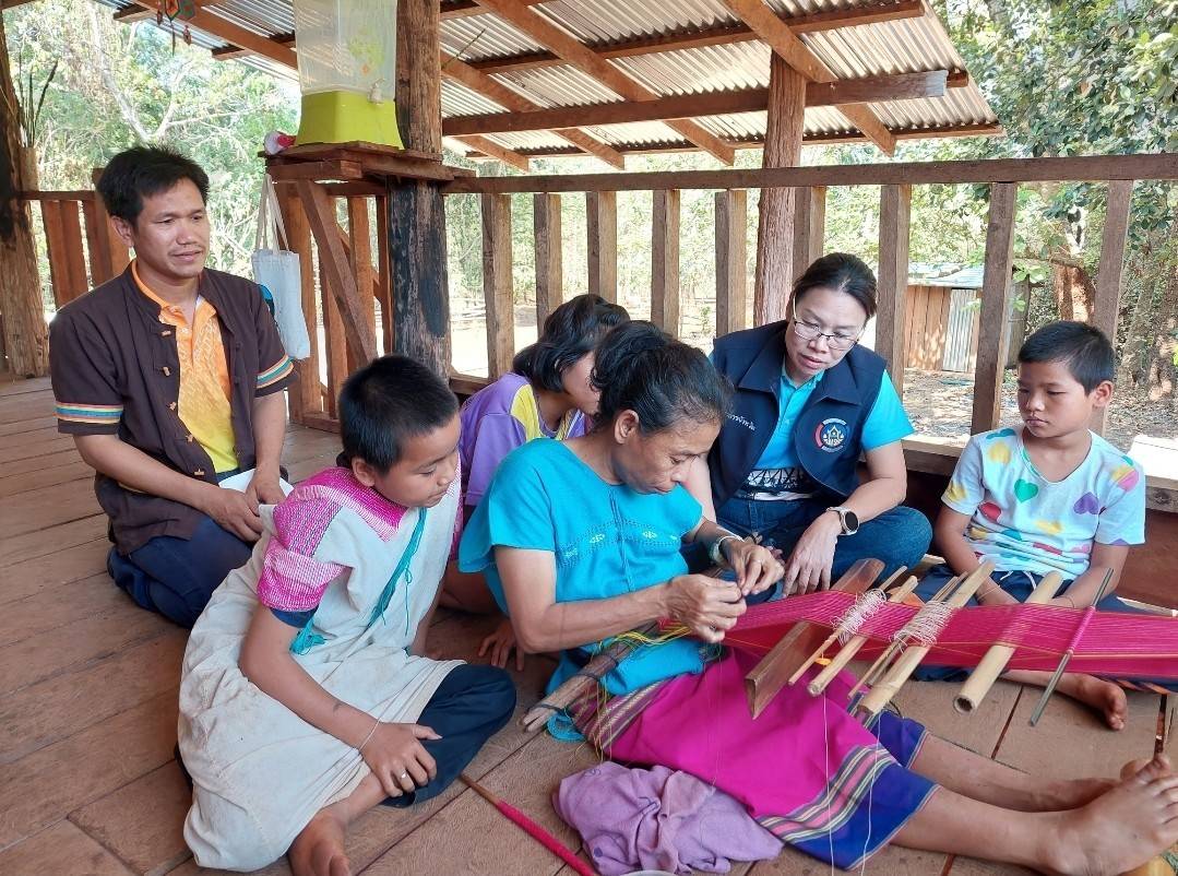 พช.กาญจนบุรี ขยายโอกาส ส่งเสริมการเรียนรู้ และสร้างบทบาทของเด็ก เยาวชน และสตรีในพื้นที่ชายขอบ อำเภอสังขละบุรี จังหวัดกาญจนบุรี