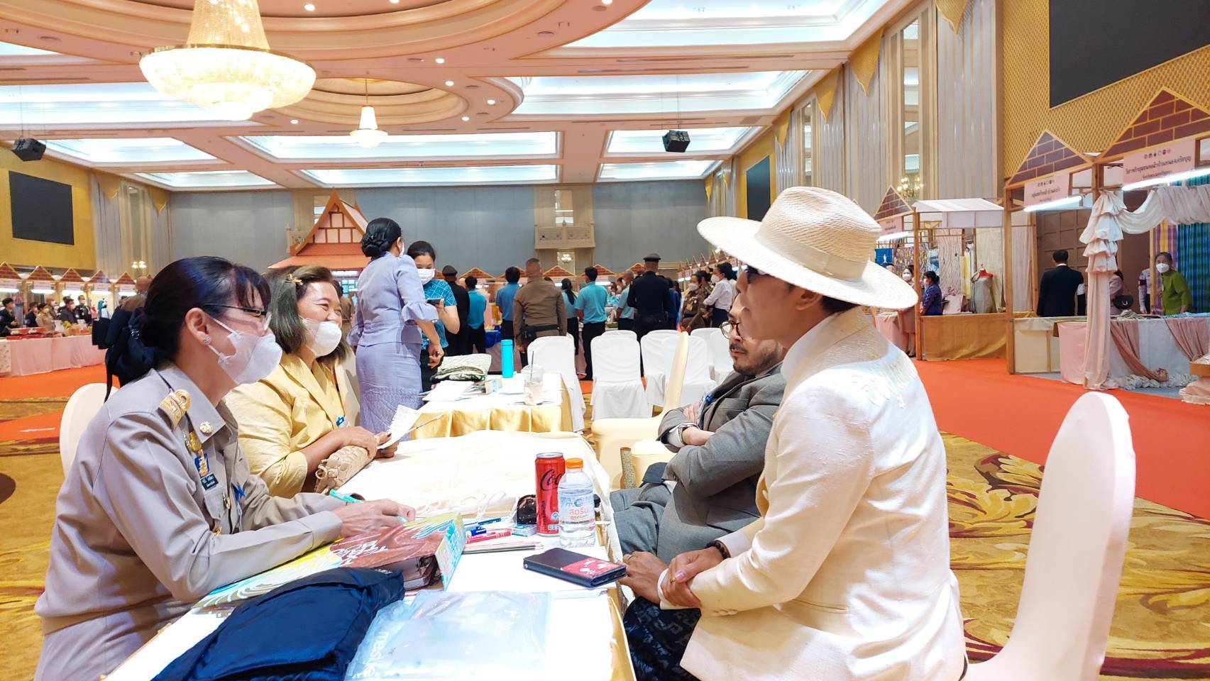 จังหวัดกาญจนบุรี ร่วมรับเสด็จสมเด็จพระเจ้าลูกเธอ เจ้าฟ้าสิริวัณณวรี นารีรัตนราชกัญญา เสด็จไปทอดพระเนตรการจัดแสดงและจำหน่ายผลิตภัณฑ์ผ้าไทยและงานหัตกรรมภาคกลาง