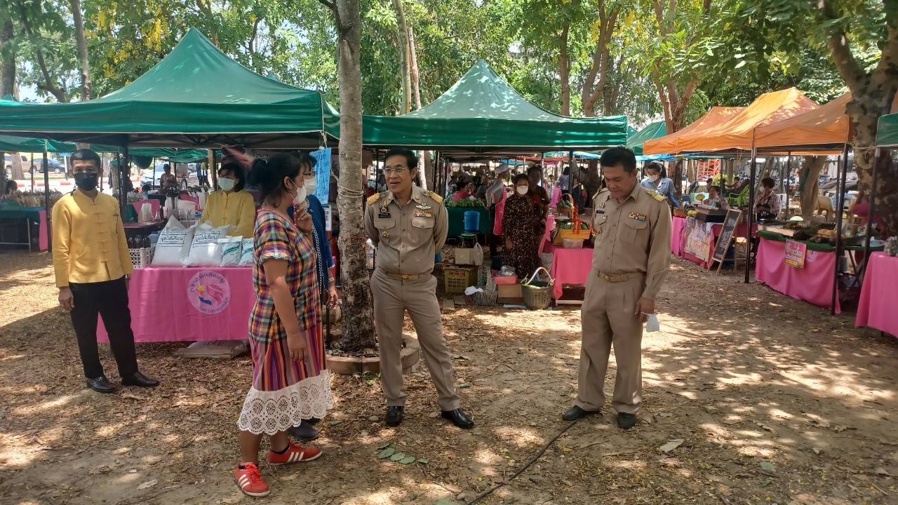 พช.กาญจนบุรี ปลื้ม !!! “ตลาดสตรีสีชมพู” ยอดจำหน่ายรวมทะลุเป้า หลักแสน พร้อมลุยเดินหน้าจัดกิจกรรมอย่างต่อเนื่องสร้างรอยยิ้มให้ผู้ประกอบการและผู้บริโภค