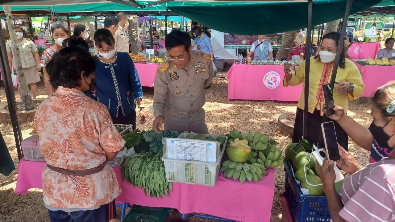 พช.กาญจนบุรี ปลื้ม !!! “ตลาดสตรีสีชมพู” ยอดจำหน่ายรวมทะลุเป้า หลักแสน พร้อมลุยเดินหน้าจัดกิจกรรมอย่างต่อเนื่องสร้างรอยยิ้มให้ผู้ประกอบการและผู้บริโภค