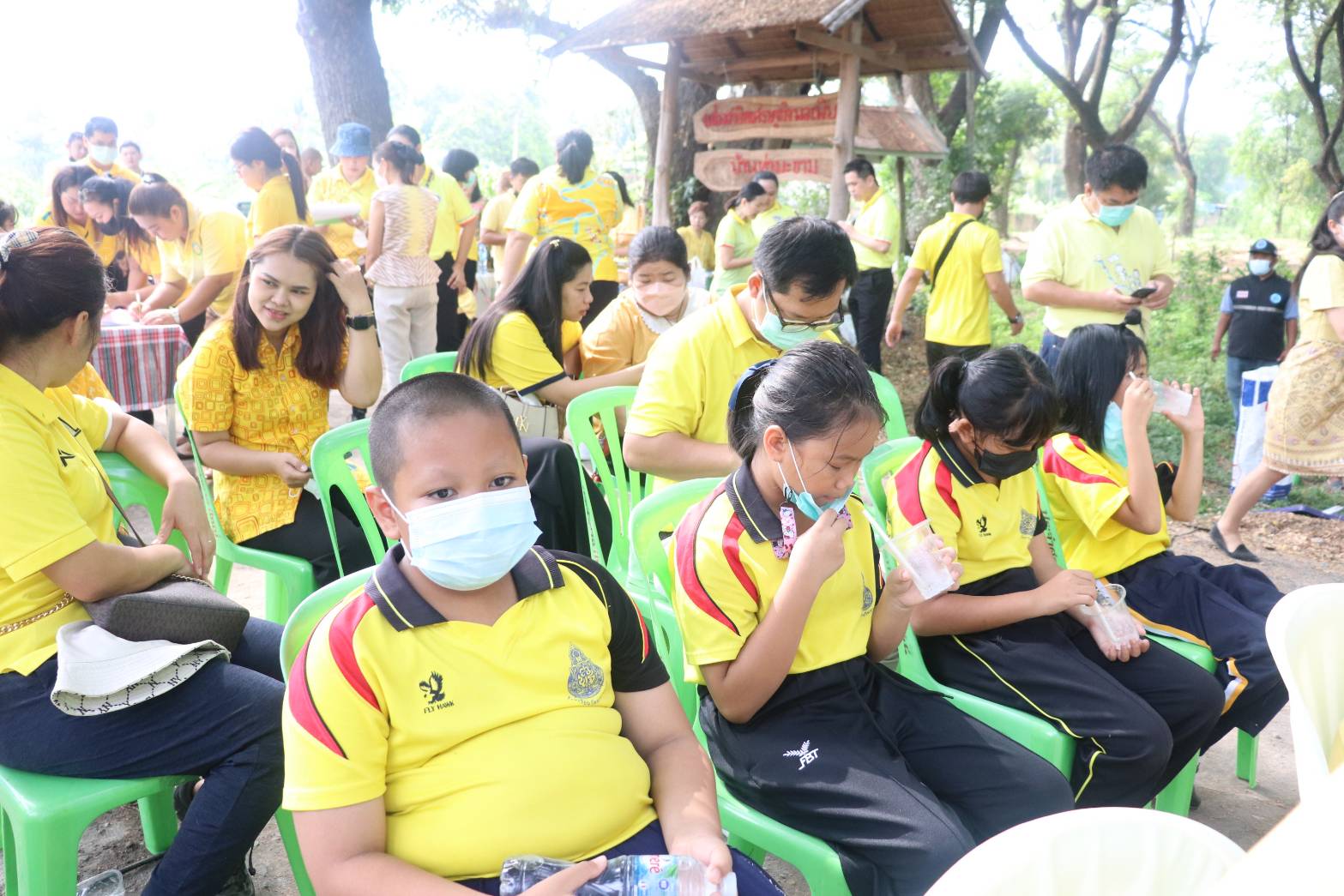 จังหวัดกาญจนบุรี ลุยขับคลื่อนโครงการสานพลัง “บวร” ร่วมสร้างความมั่นคงทางอาหาร และกิจกรรมทางนี้มีผล ผู้คนรักกัน ด้วยวิธีเกษตรธรรมชาติภายใต้ด้วยโมเดล 30 ตารางวา เฉลิมพระเกียรติสมเด็จพระเจ้าพี่นางเธอ เจ้าฟ้ากัลยาณิวัฒนา กรมหลวงนราธิวาสราชนครินทร