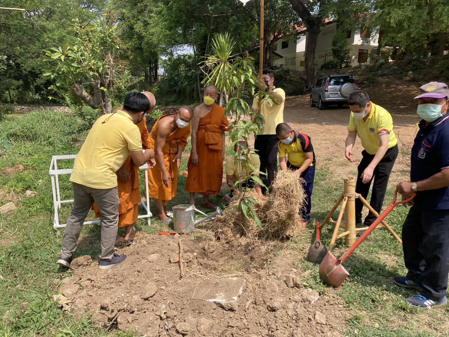 จังหวัดกาญจนบุรี ลุยขับคลื่อนโครงการสานพลัง “บวร” ร่วมสร้างความมั่นคงทางอาหาร และกิจกรรมทางนี้มีผล ผู้คนรักกัน ด้วยวิธีเกษตรธรรมชาติภายใต้ด้วยโมเดล 30 ตารางวา เฉลิมพระเกียรติสมเด็จพระเจ้าพี่นางเธอ เจ้าฟ้ากัลยาณิวัฒนา กรมหลวงนราธิวาสราชนครินทร