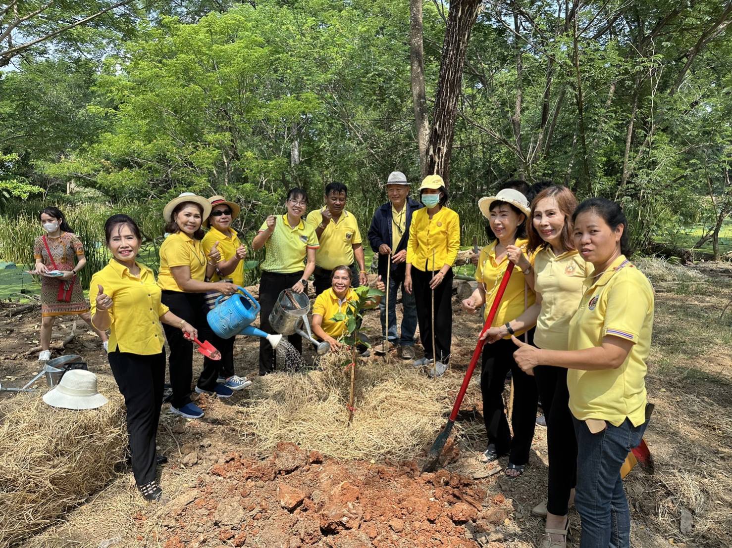 จังหวัดกาญจนบุรี ลุยขับคลื่อนโครงการสานพลัง “บวร” ร่วมสร้างความมั่นคงทางอาหาร และกิจกรรมทางนี้มีผล ผู้คนรักกัน ด้วยวิธีเกษตรธรรมชาติภายใต้ด้วยโมเดล 30 ตารางวา เฉลิมพระเกียรติสมเด็จพระเจ้าพี่นางเธอ เจ้าฟ้ากัลยาณิวัฒนา กรมหลวงนราธิวาสราชนครินทร