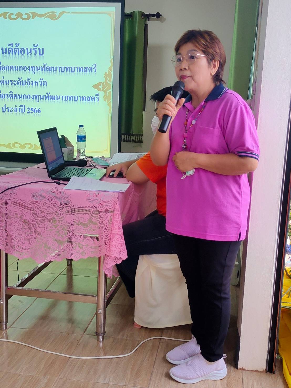 พช.กาญจนบุรี นำคณะกรรมการคัดเลือกคนกองทุนพัฒนาบทบาทสตรีดีเด่นระดับจังหวัด ลงพื้นที่คัดสรรกลุ่มเป้าหมาย ตามโครงการเชิดชูเกียรติคนกองทุนพัฒนาบทบาทสตรี ประจำปี 2566