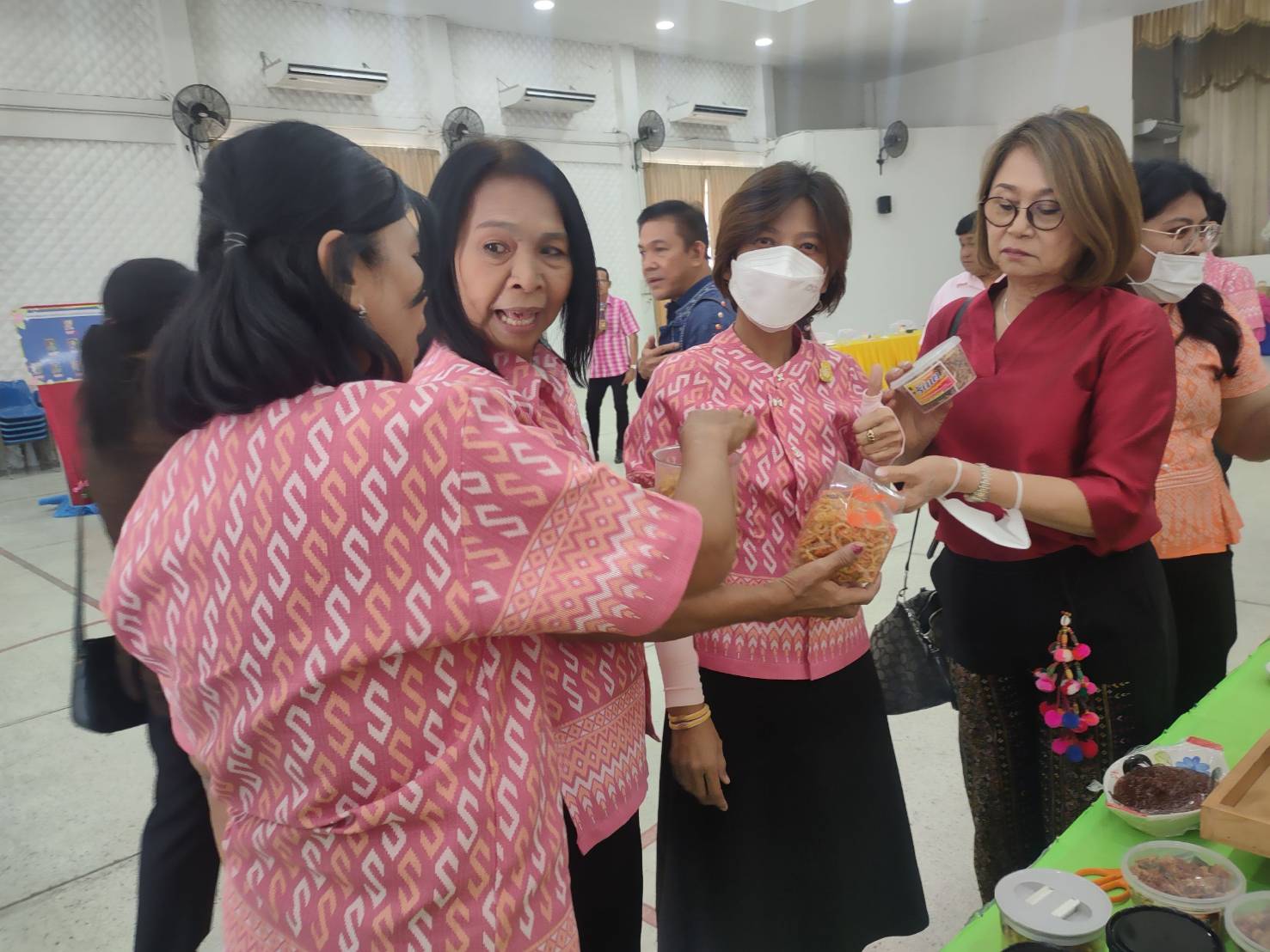 CDD KAN News : พช.กาญจนบุรี นำคณะกรรมการคัดเลือกคนกองทุนพัฒนาบทบาทสตรีดีเด่นระดับจังหวัด ลงพื้นที่คัดสรรกลุ่มเป้าหมาย ตามโครงการเชิดชูเกียรติคนกองทุนพัฒนาบทบาทสตรี ประจำปี 2566