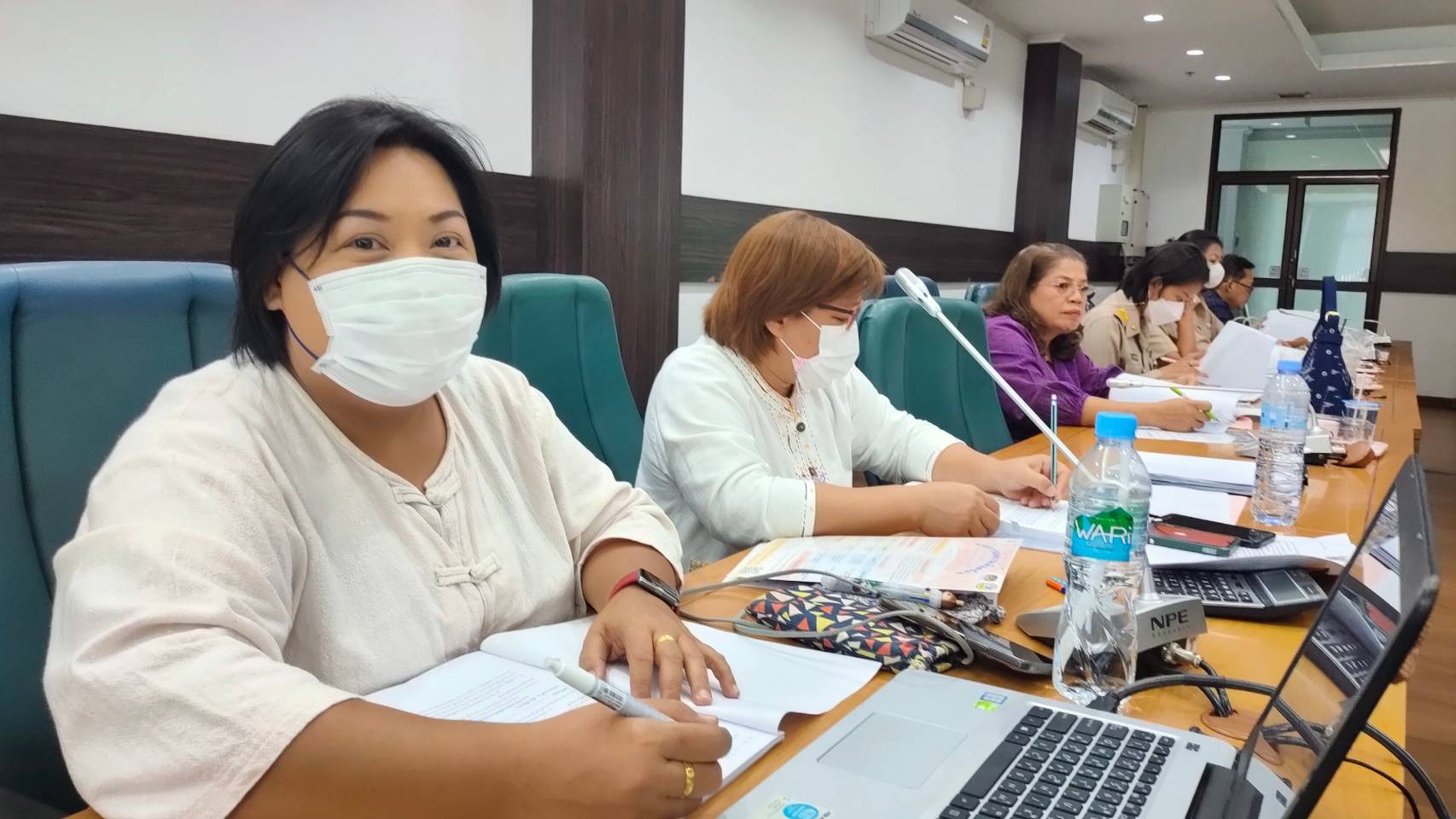 พช.กาญจนบุรี ดำเนินการประชุมคณะอนุกรรมการบริหารกองทุนพัฒนาบทบาทสตรีระดับจังหวัดกาญจนบุรี ครั้งที่ 5-2566