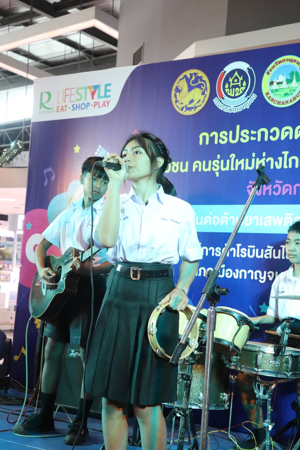 พช.กาญจนบุรี จัดงาน “การประกวดดนตรีโฟล์คซอง เยาวชน คนรุ่นใหม่ ห่างไกลยาเสพติด ประจำปี 2566”