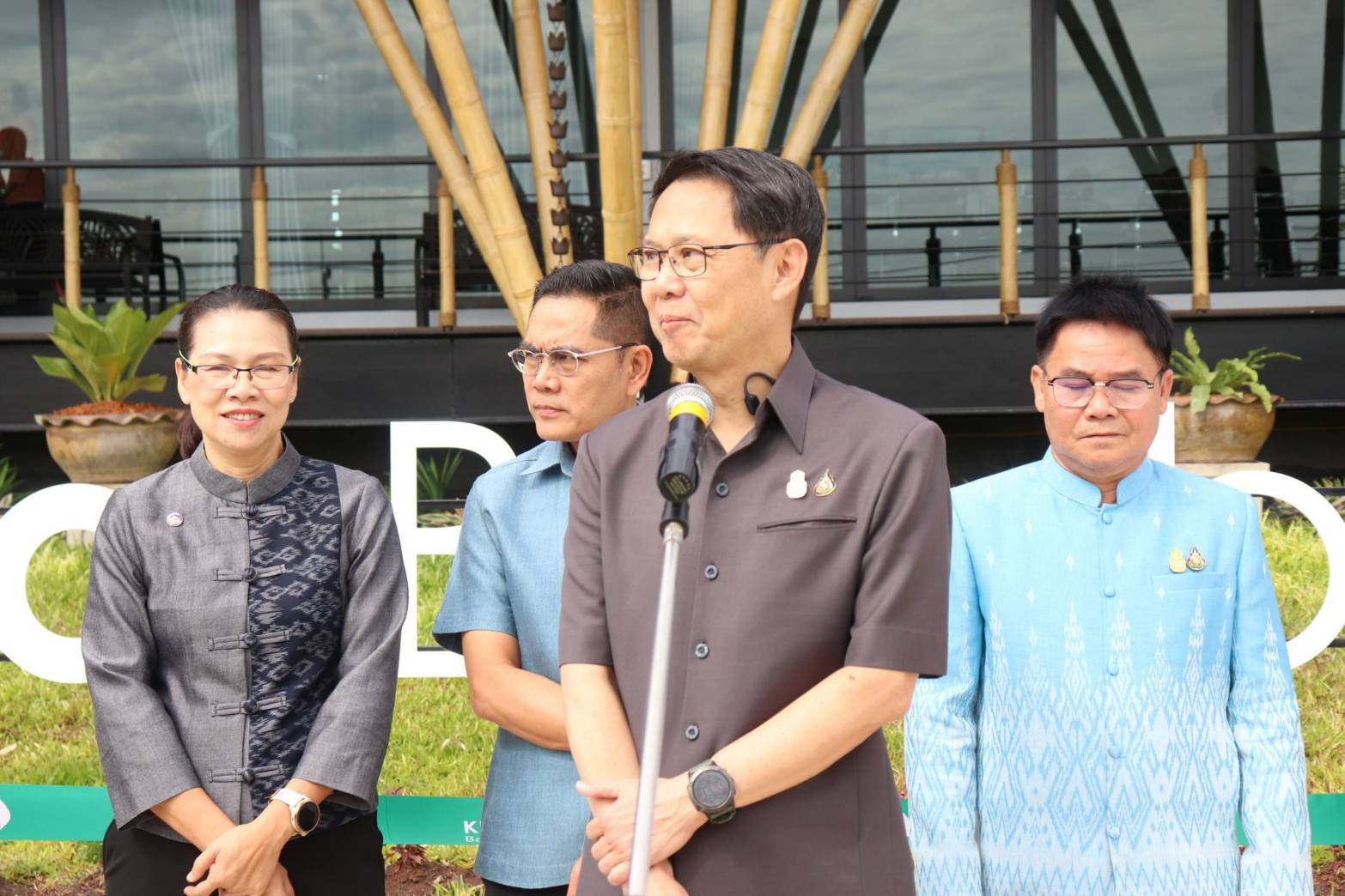 พ่อเมืองกาญจนบุรี เปิดอาคารศูนย์การเรียนรู้ตามแนวทางเกษตรทฤษฎีใหม่ ณ สวนไผ่คุณน้อย ยกระดับแปลง โคก หนอง นา สู่ศูนย์เรียนรู้และการท่องเที่ยวเชิงเกษตรเพื่อชุมชน