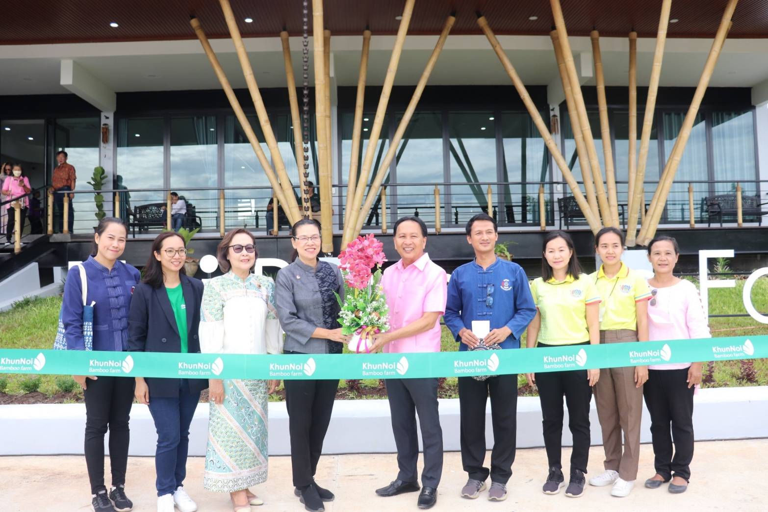พ่อเมืองกาญจนบุรี เปิดอาคารศูนย์การเรียนรู้ตามแนวทางเกษตรทฤษฎีใหม่ ณ สวนไผ่คุณน้อย ยกระดับแปลง โคก หนอง นา สู่ศูนย์เรียนรู้และการท่องเที่ยวเชิงเกษตรเพื่อชุมชน