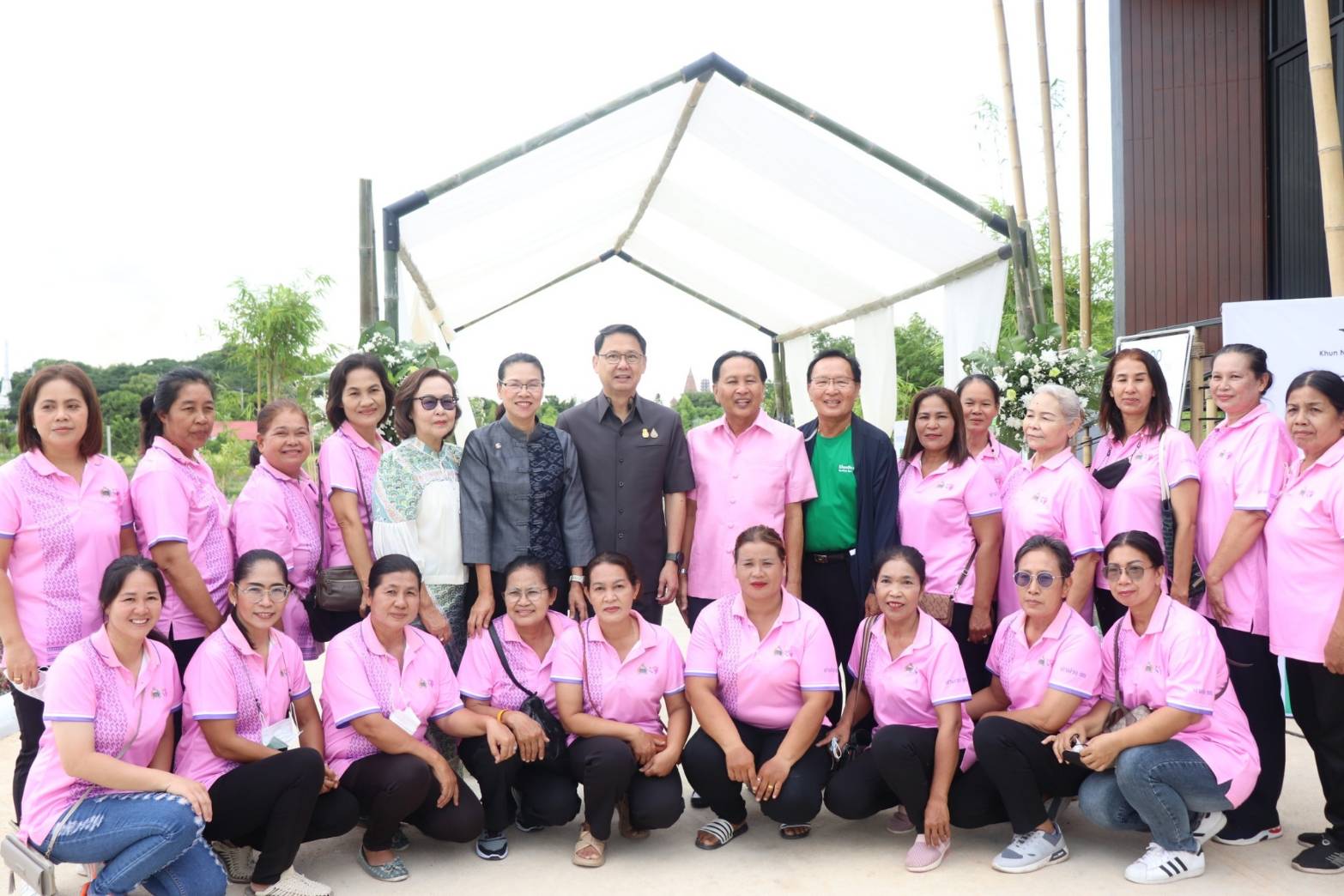 พ่อเมืองกาญจนบุรี เปิดอาคารศูนย์การเรียนรู้ตามแนวทางเกษตรทฤษฎีใหม่ ณ สวนไผ่คุณน้อย ยกระดับแปลง โคก หนอง นา สู่ศูนย์เรียนรู้และการท่องเที่ยวเชิงเกษตรเพื่อชุมชน