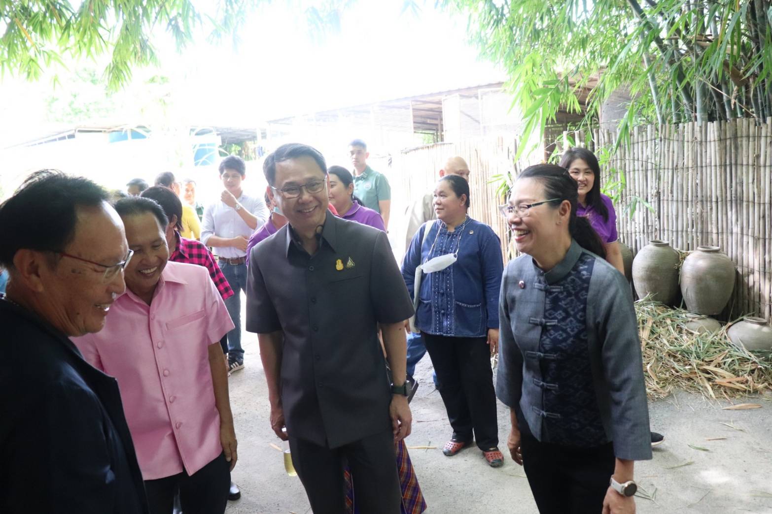พ่อเมืองกาญจนบุรี เปิดอาคารศูนย์การเรียนรู้ตามแนวทางเกษตรทฤษฎีใหม่ ณ สวนไผ่คุณน้อย ยกระดับแปลง โคก หนอง นา สู่ศูนย์เรียนรู้และการท่องเที่ยวเชิงเกษตรเพื่อชุมชน