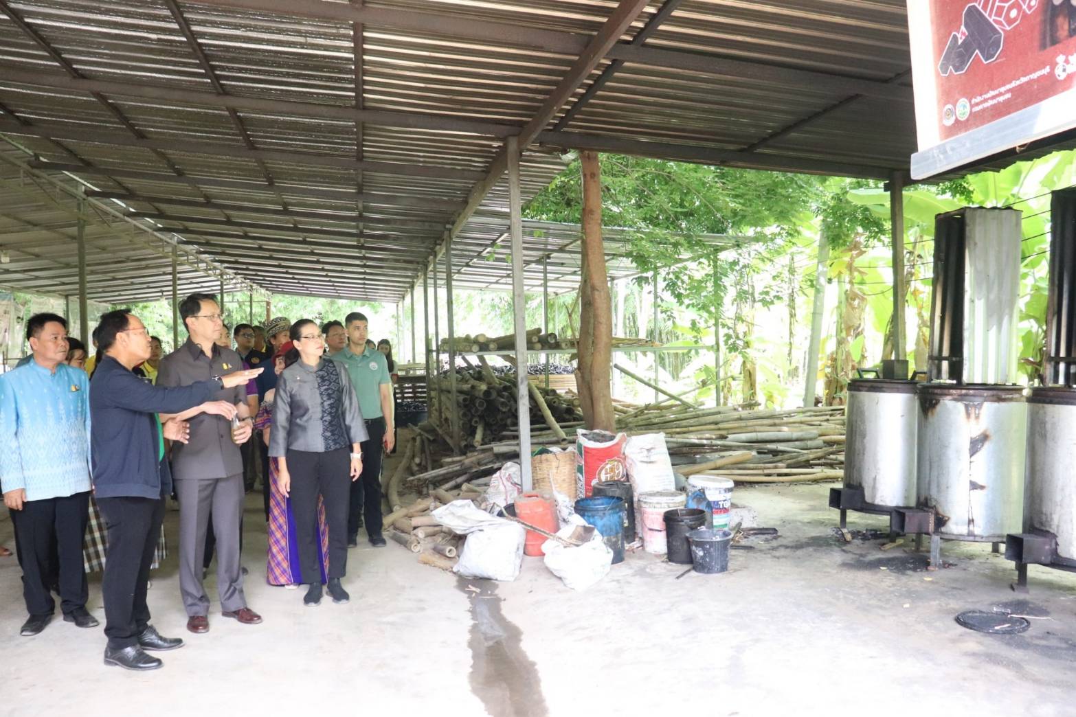 พ่อเมืองกาญจนบุรี เปิดอาคารศูนย์การเรียนรู้ตามแนวทางเกษตรทฤษฎีใหม่ ณ สวนไผ่คุณน้อย ยกระดับแปลง โคก หนอง นา สู่ศูนย์เรียนรู้และการท่องเที่ยวเชิงเกษตรเพื่อชุมชน