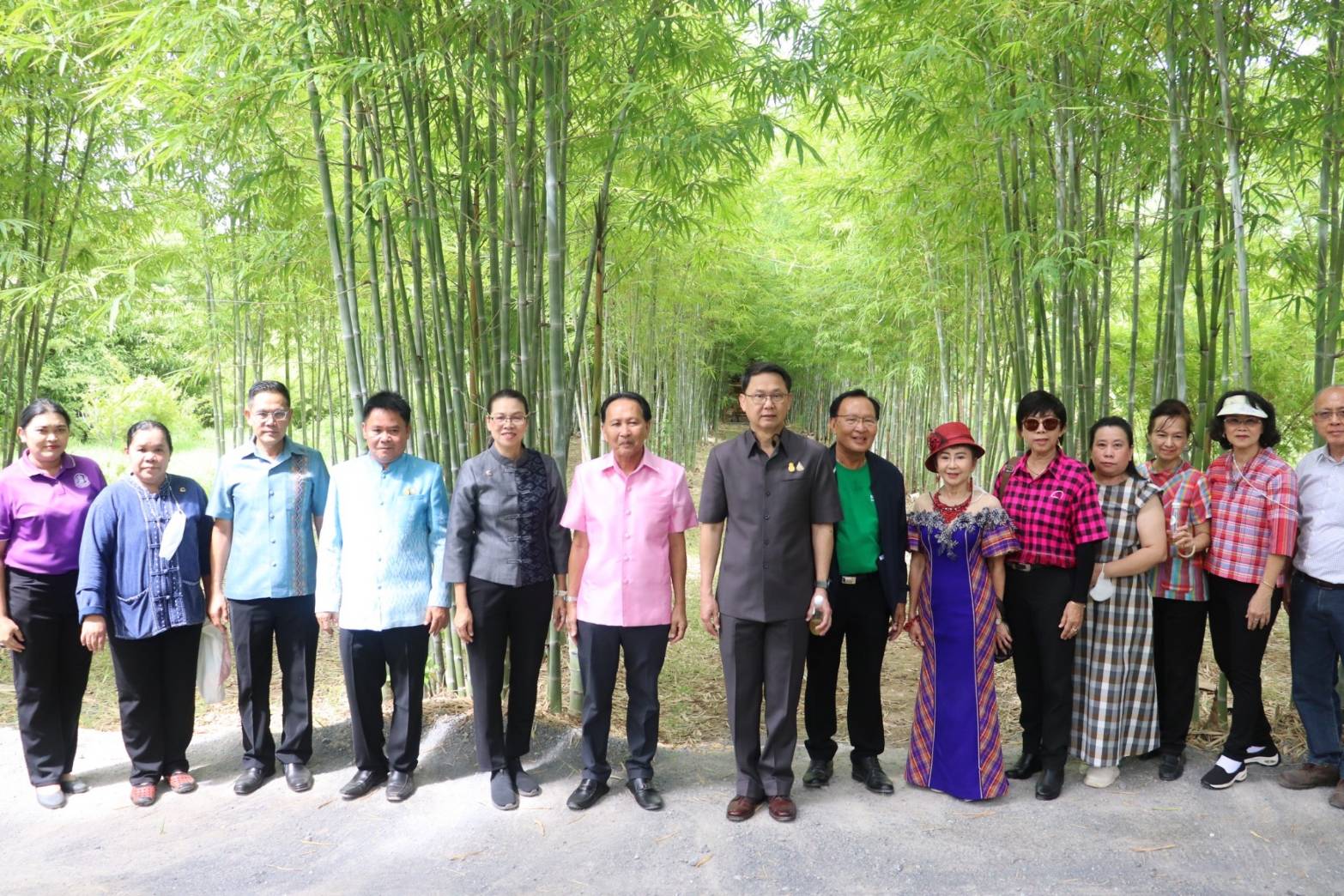 พ่อเมืองกาญจนบุรี เปิดอาคารศูนย์การเรียนรู้ตามแนวทางเกษตรทฤษฎีใหม่ ณ สวนไผ่คุณน้อย ยกระดับแปลง โคก หนอง นา สู่ศูนย์เรียนรู้และการท่องเที่ยวเชิงเกษตรเพื่อชุมชน
