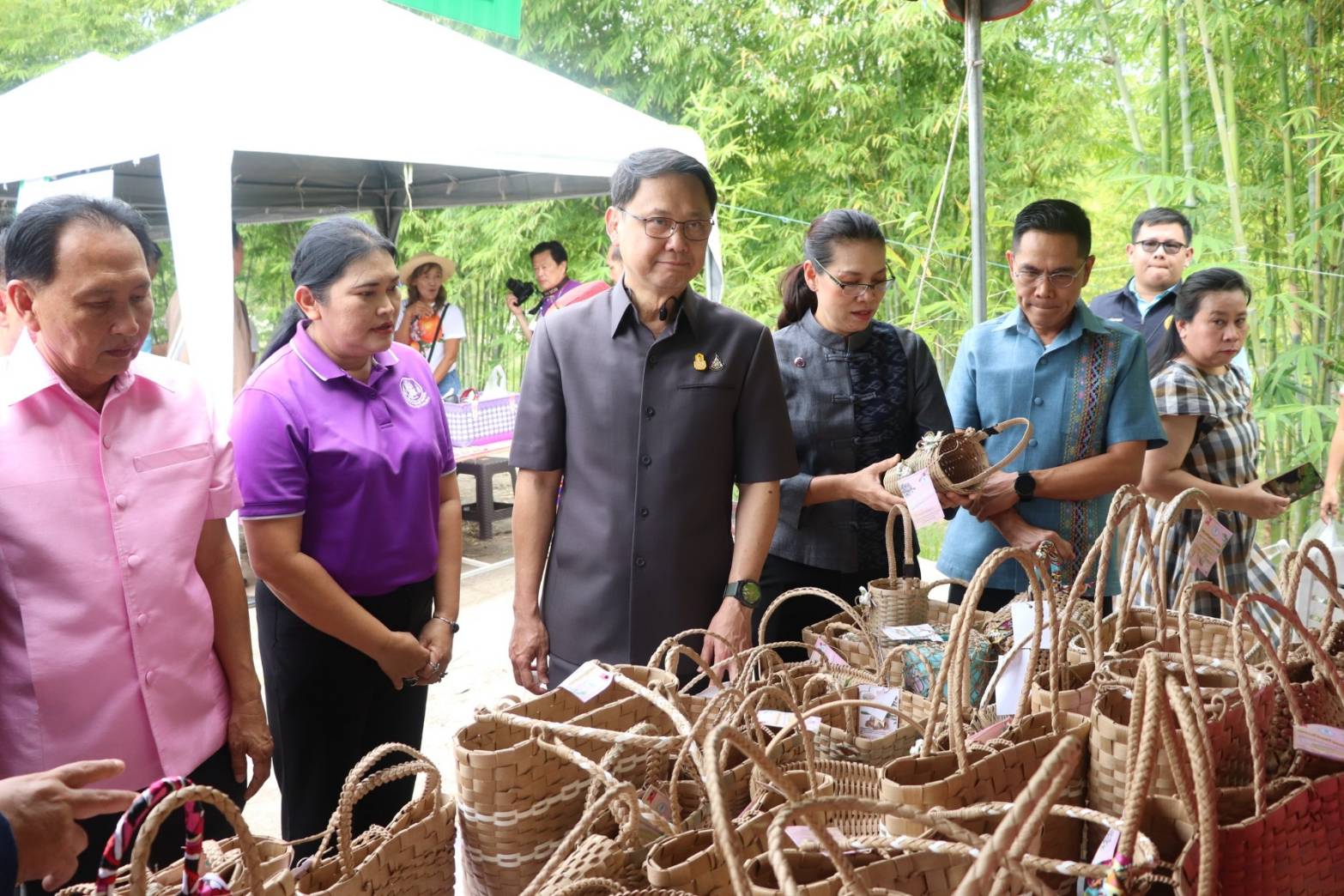 พ่อเมืองกาญจนบุรี เปิดอาคารศูนย์การเรียนรู้ตามแนวทางเกษตรทฤษฎีใหม่ ณ สวนไผ่คุณน้อย ยกระดับแปลง โคก หนอง นา สู่ศูนย์เรียนรู้และการท่องเที่ยวเชิงเกษตรเพื่อชุมชน