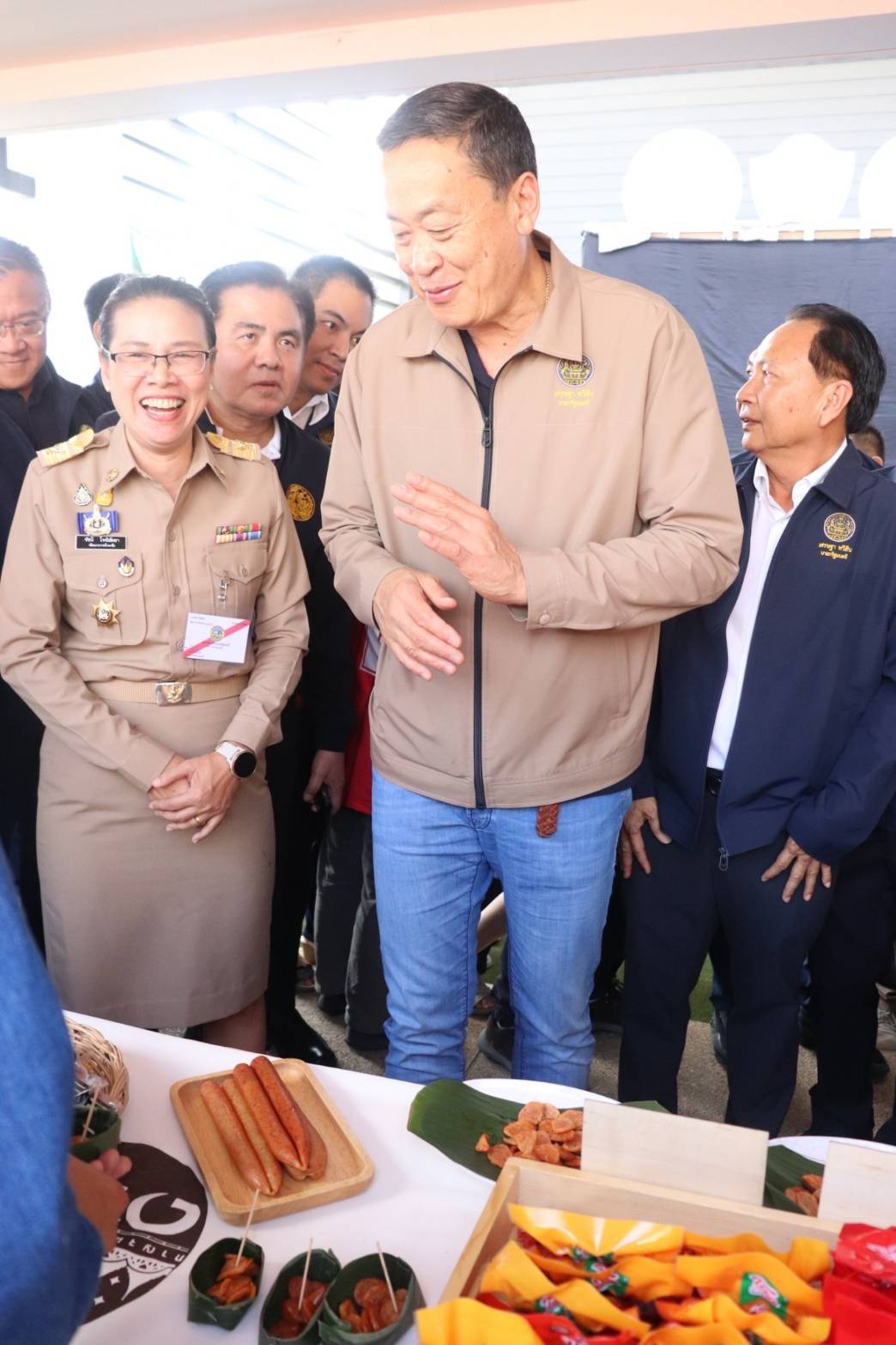 พช.กาญจนบุรี  ร่วมต้อนรับนายกรัฐมนตรี และรมว.คลัง พร้อมคณะรัฐมนตรี และผู้บริหารกระทรวงมหาดไทย พร้อมจัดนิทรรศการงานพัฒนาชุมชนและการผลักดันศูนย์บ่มเพาะทักษะสร้างสรรค์ Kanchanaburi Soft Power