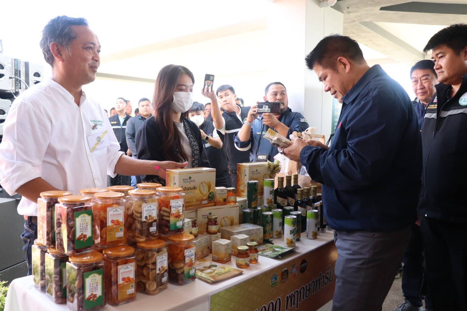 พช.กาญจนบุรี  ร่วมต้อนรับนายกรัฐมนตรี และรมว.คลัง พร้อมคณะรัฐมนตรี และผู้บริหารกระทรวงมหาดไทย พร้อมจัดนิทรรศการงานพัฒนาชุมชนและการผลักดันศูนย์บ่มเพาะทักษะสร้างสรรค์ Kanchanaburi Soft Power