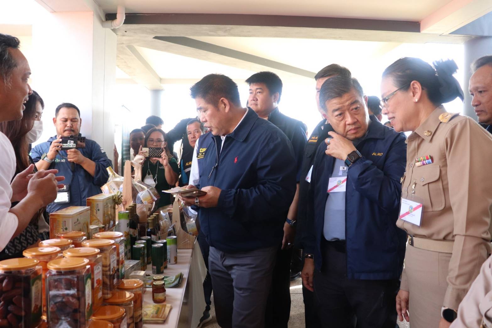 พช.กาญจนบุรี  ร่วมต้อนรับนายกรัฐมนตรี และรมว.คลัง พร้อมคณะรัฐมนตรี และผู้บริหารกระทรวงมหาดไทย พร้อมจัดนิทรรศการงานพัฒนาชุมชนและการผลักดันศูนย์บ่มเพาะทักษะสร้างสรรค์ Kanchanaburi Soft Power
