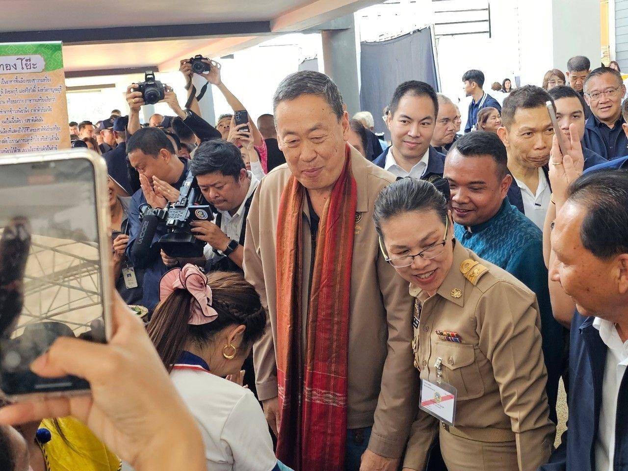 พช.กาญจนบุรี  ร่วมต้อนรับนายกรัฐมนตรี และรมว.คลัง พร้อมคณะรัฐมนตรี และผู้บริหารกระทรวงมหาดไทย พร้อมจัดนิทรรศการงานพัฒนาชุมชนและการผลักดันศูนย์บ่มเพาะทักษะสร้างสรรค์ Kanchanaburi Soft Power