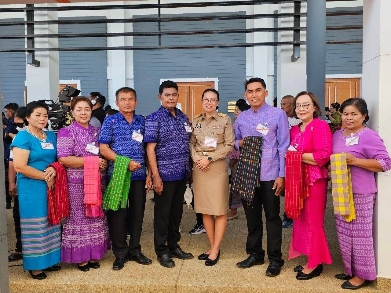 พช.กาญจนบุรี  ร่วมต้อนรับนายกรัฐมนตรี และรมว.คลัง พร้อมคณะรัฐมนตรี และผู้บริหารกระทรวงมหาดไทย พร้อมจัดนิทรรศการงานพัฒนาชุมชนและการผลักดันศูนย์บ่มเพาะทักษะสร้างสรรค์ Kanchanaburi Soft Power