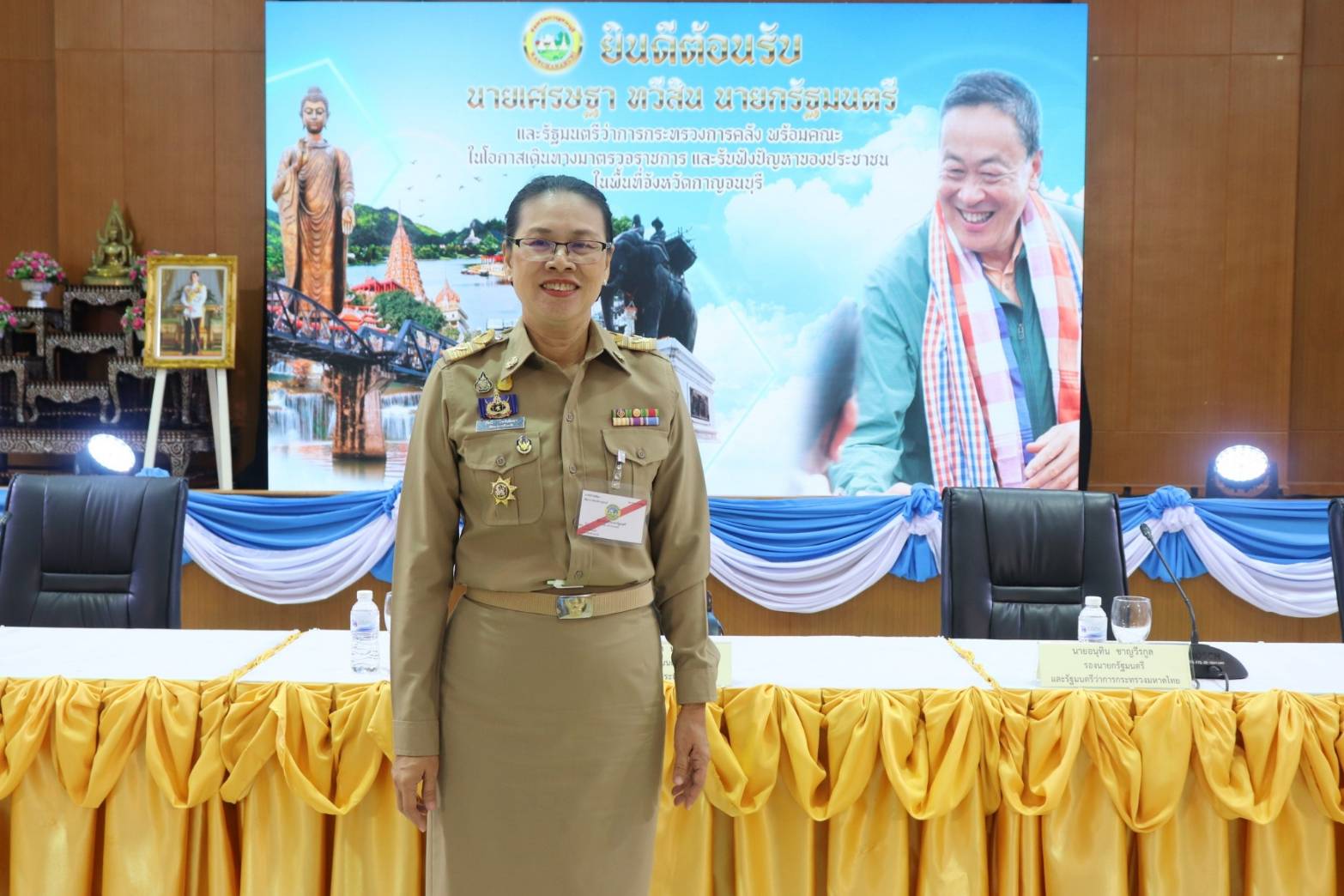 พช.กาญจนบุรี  ร่วมต้อนรับนายกรัฐมนตรี และรมว.คลัง พร้อมคณะรัฐมนตรี และผู้บริหารกระทรวงมหาดไทย พร้อมจัดนิทรรศการงานพัฒนาชุมชนและการผลักดันศูนย์บ่มเพาะทักษะสร้างสรรค์ Kanchanaburi Soft Power
