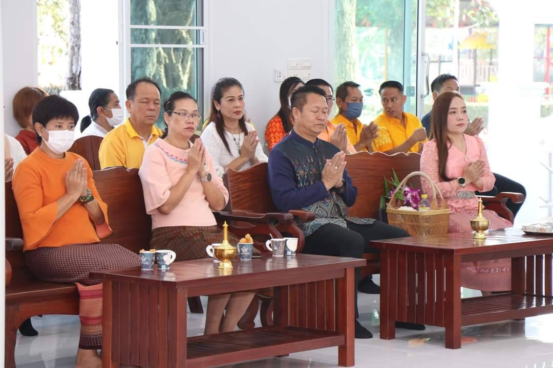 CDD KAN News : พัฒนาการจังหวัดกาญจนบุรี นำข้าราชการร่วมพิธี ตักบาตรร่วมบุญ เทิดทูนสถาบัน เพื่อถวายพระพรแด่ สมเด็จพระเจ้าลูกเธอ เจ้าฟ้าสิริวัณณวรี นารีรัตนราชกัญญา เนื่องในโอกาสวันคล้ายวันประสูติ วันที่ 8 มกราคม 2567