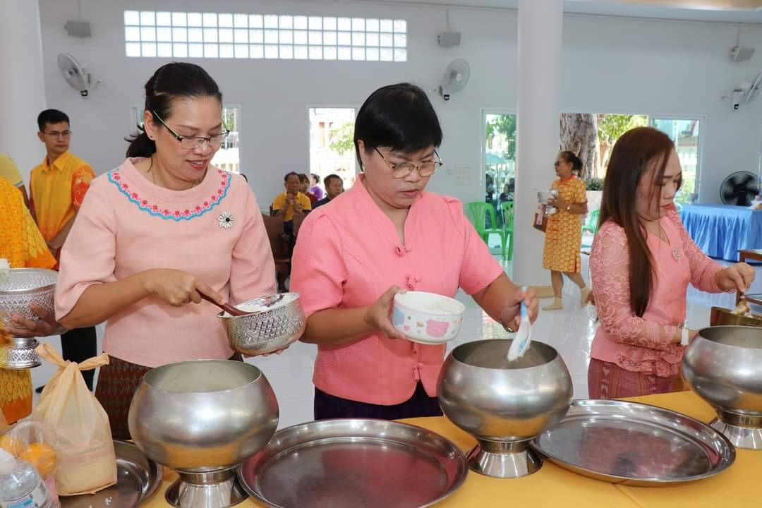 CDD KAN News : พัฒนาการจังหวัดกาญจนบุรี นำข้าราชการร่วมพิธี ตักบาตรร่วมบุญ เทิดทูนสถาบัน เพื่อถวายพระพรแด่ สมเด็จพระเจ้าลูกเธอ เจ้าฟ้าสิริวัณณวรี นารีรัตนราชกัญญา เนื่องในโอกาสวันคล้ายวันประสูติ วันที่ 8 มกราคม 2567