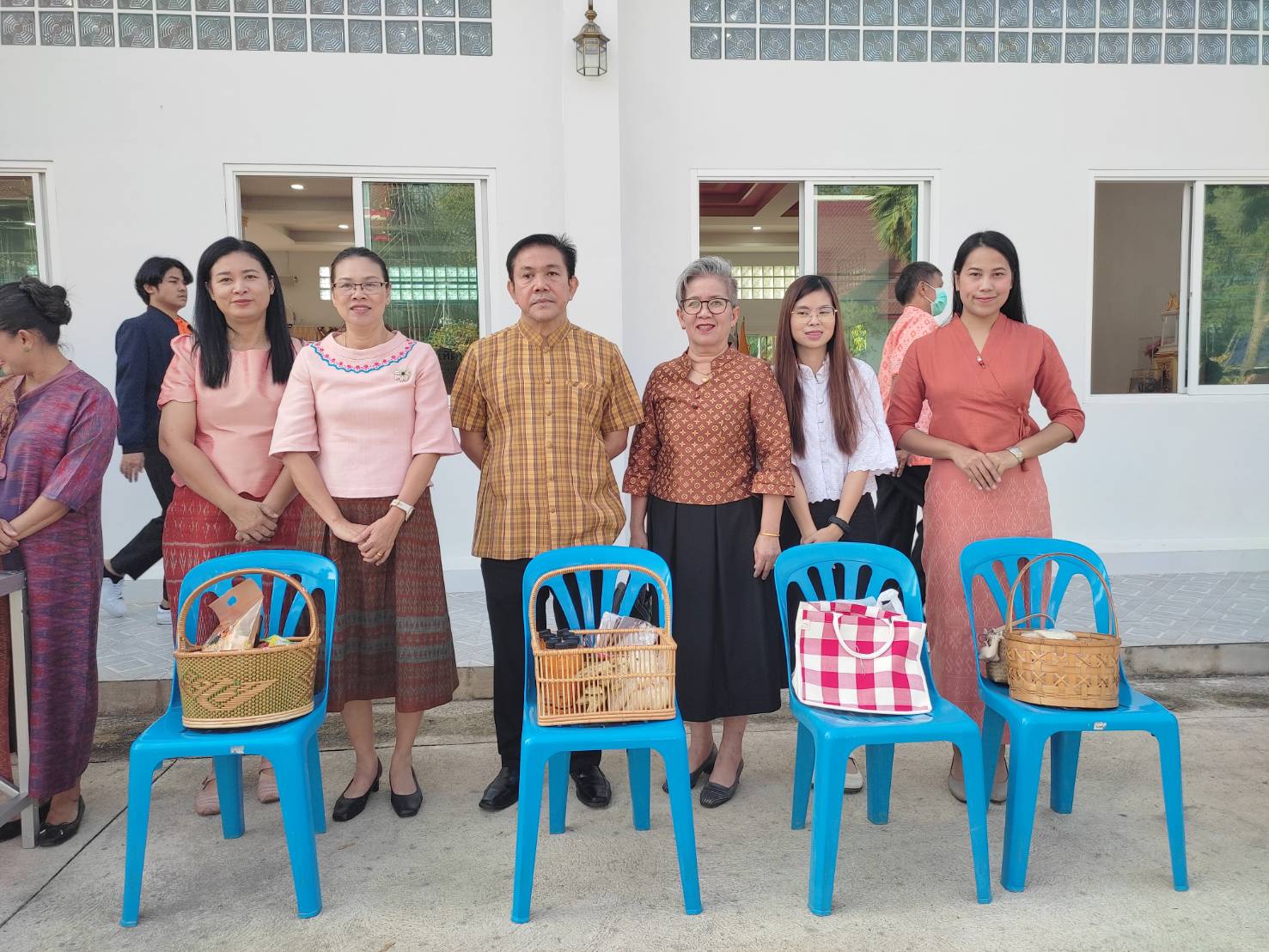 CDD KAN News : พัฒนาการจังหวัดกาญจนบุรี นำข้าราชการร่วมพิธี ตักบาตรร่วมบุญ เทิดทูนสถาบัน เพื่อถวายพระพรแด่ สมเด็จพระเจ้าลูกเธอ เจ้าฟ้าสิริวัณณวรี นารีรัตนราชกัญญา เนื่องในโอกาสวันคล้ายวันประสูติ วันที่ 8 มกราคม 2567