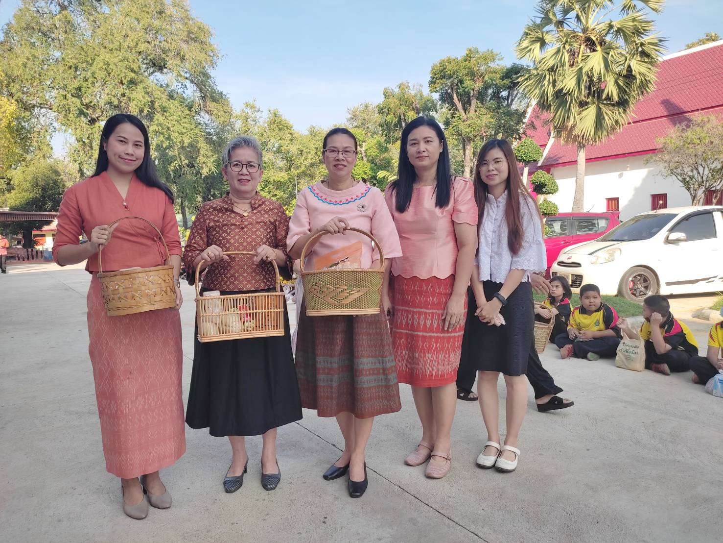 CDD KAN News : พัฒนาการจังหวัดกาญจนบุรี นำข้าราชการร่วมพิธี ตักบาตรร่วมบุญ เทิดทูนสถาบัน เพื่อถวายพระพรแด่ สมเด็จพระเจ้าลูกเธอ เจ้าฟ้าสิริวัณณวรี นารีรัตนราชกัญญา เนื่องในโอกาสวันคล้ายวันประสูติ วันที่ 8 มกราคม 2567
