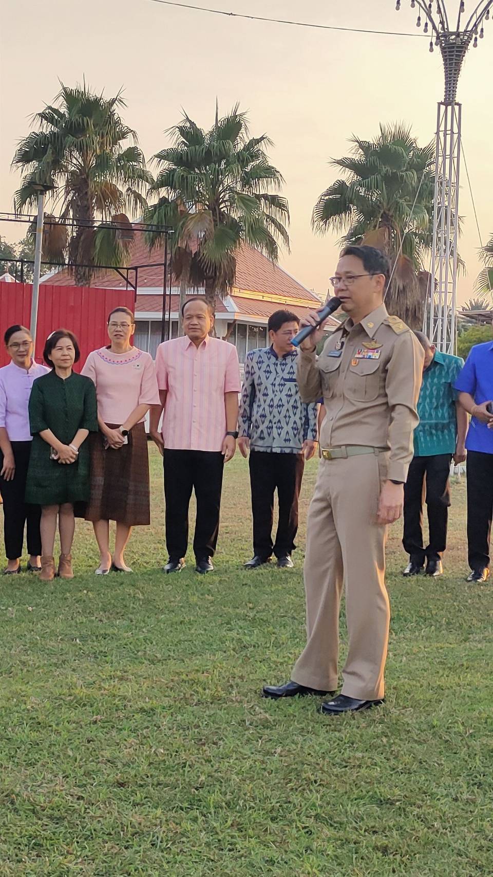 CDD KAN News : พัฒนาการจังหวัดกาญจนบุรี นำข้าราชการร่วมกิจกรรมสภากาแฟและมอบเงินสนับสนุนการจัดงานวันเด็กแห่งชาติ ปี 2567